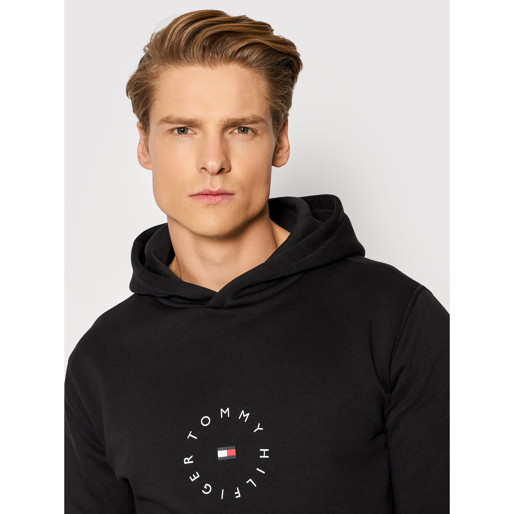 Tommy Hilfiger Суитшърт Roundall Graphic MW0MW22116 Черен Regular Fit - Pepit.bg