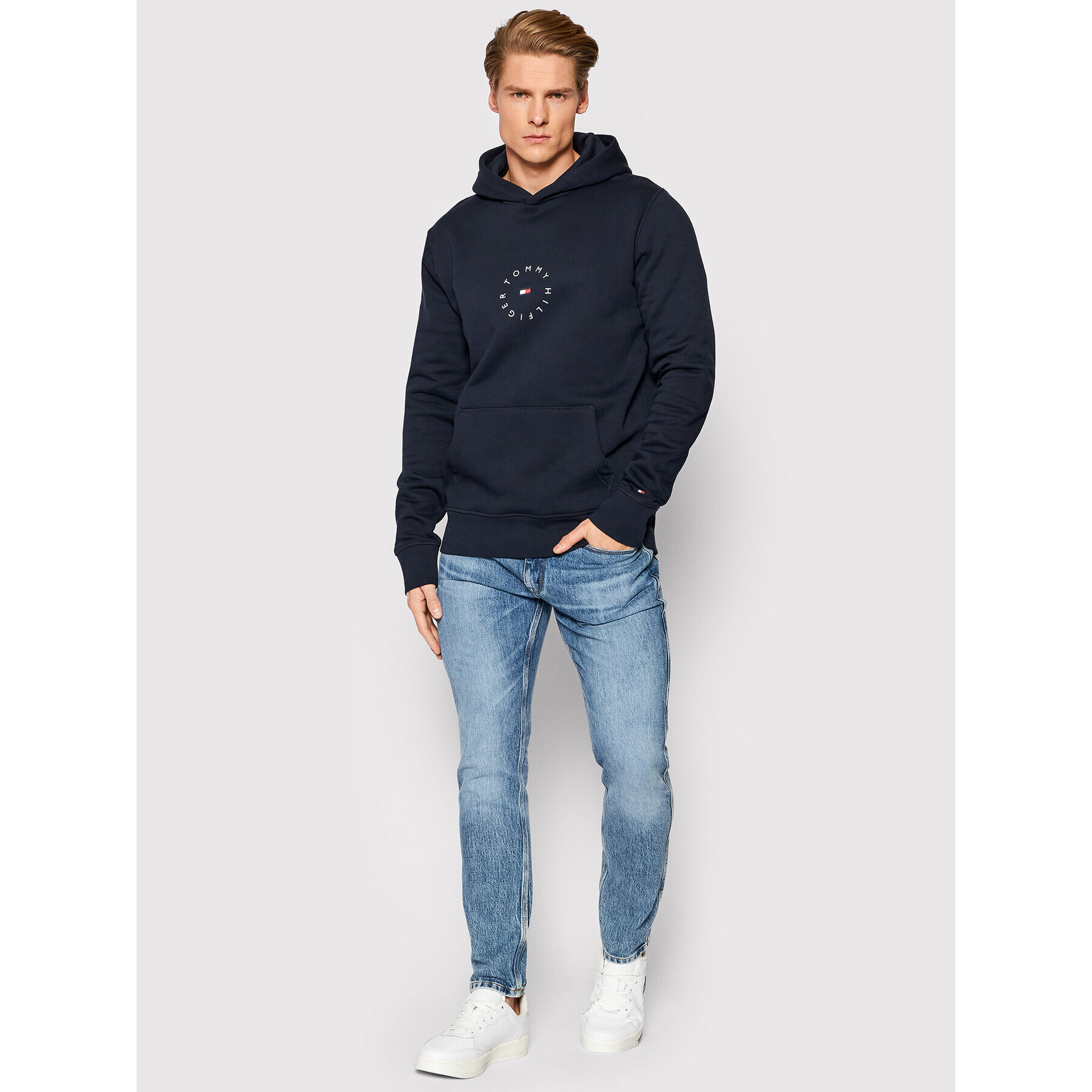 Tommy Hilfiger Суитшърт Roundall Graphic MW0MW22116 Тъмносин Regular Fit - Pepit.bg