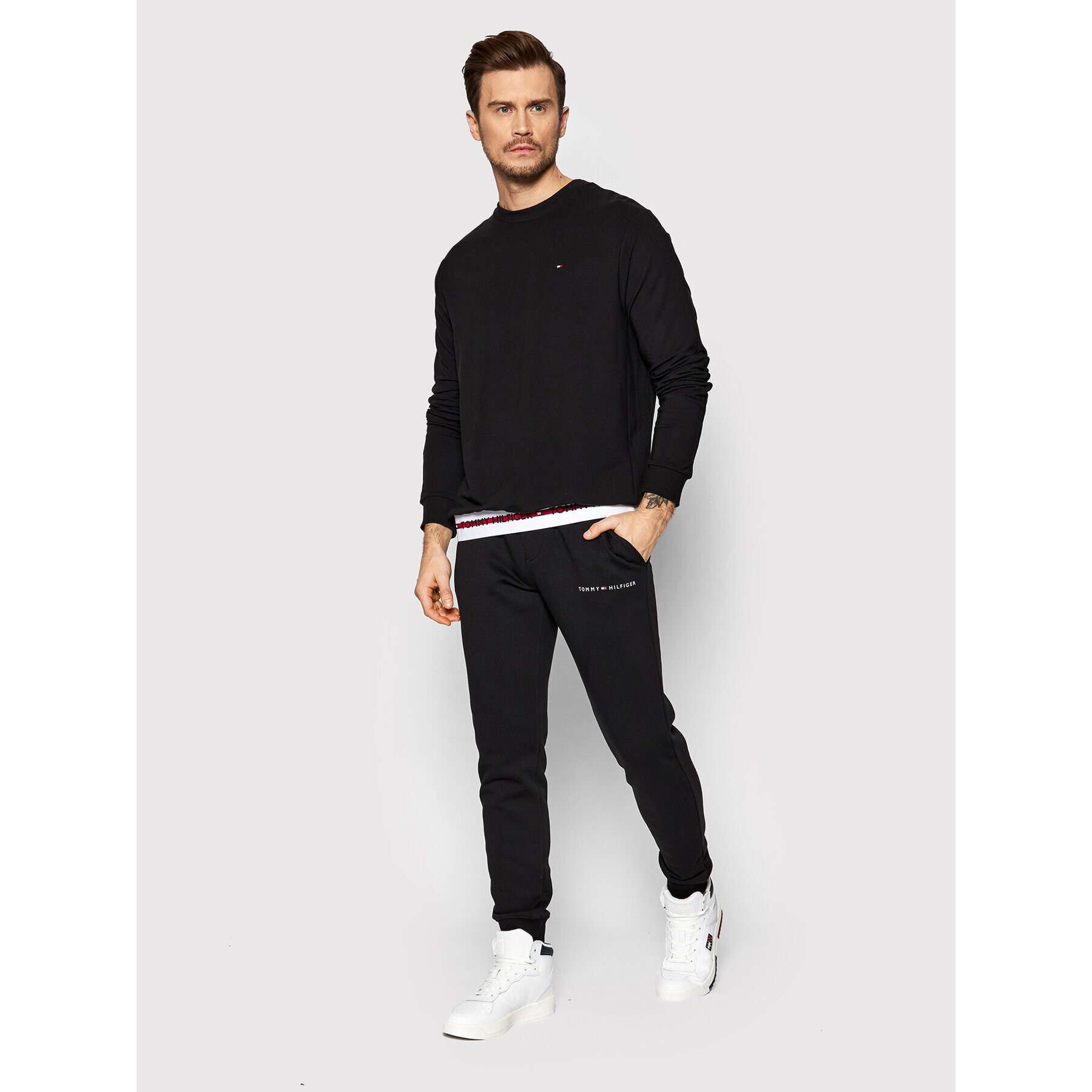 Tommy Hilfiger Суитшърт Track Top UM0UM01928 Черен Regular Fit - Pepit.bg