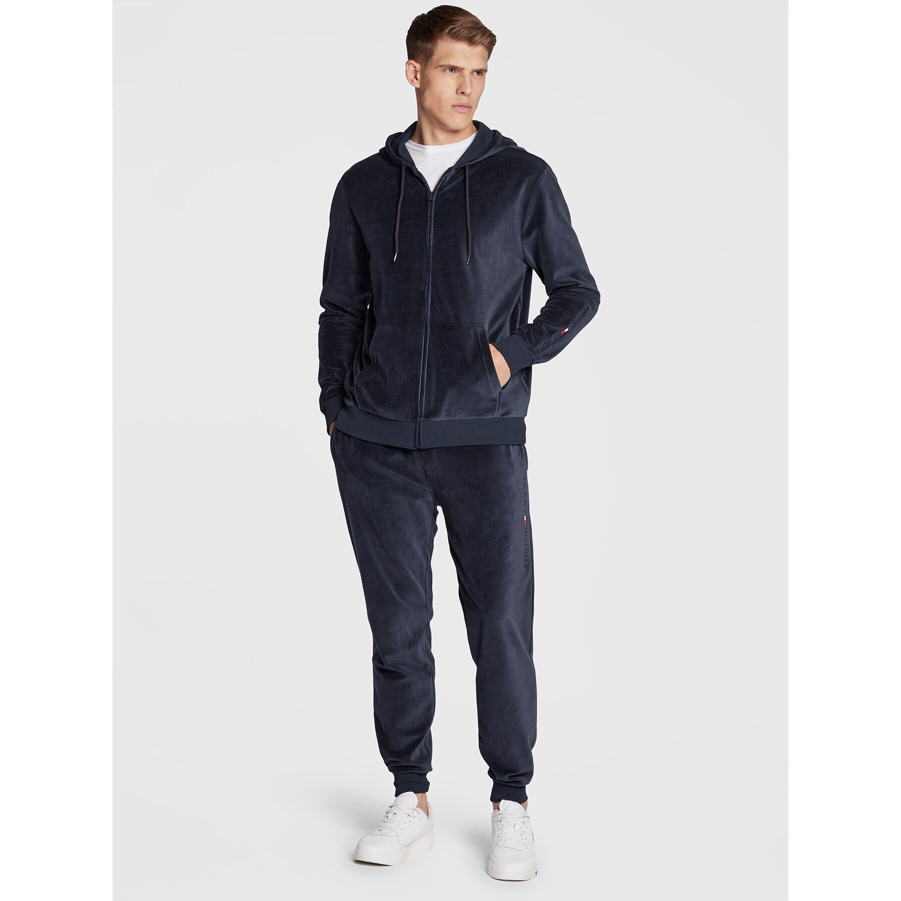 Tommy Hilfiger Суитшърт Velour UM0UM02671 Тъмносин Regular Fit - Pepit.bg