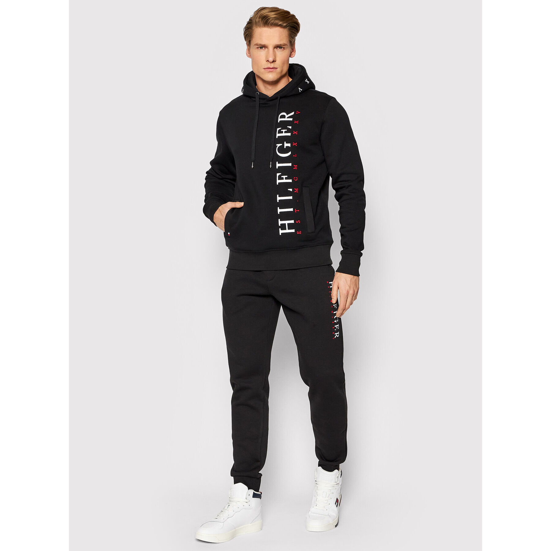 Tommy Hilfiger Суитшърт Vertical MW0MW22146 Черен Regular Fit - Pepit.bg