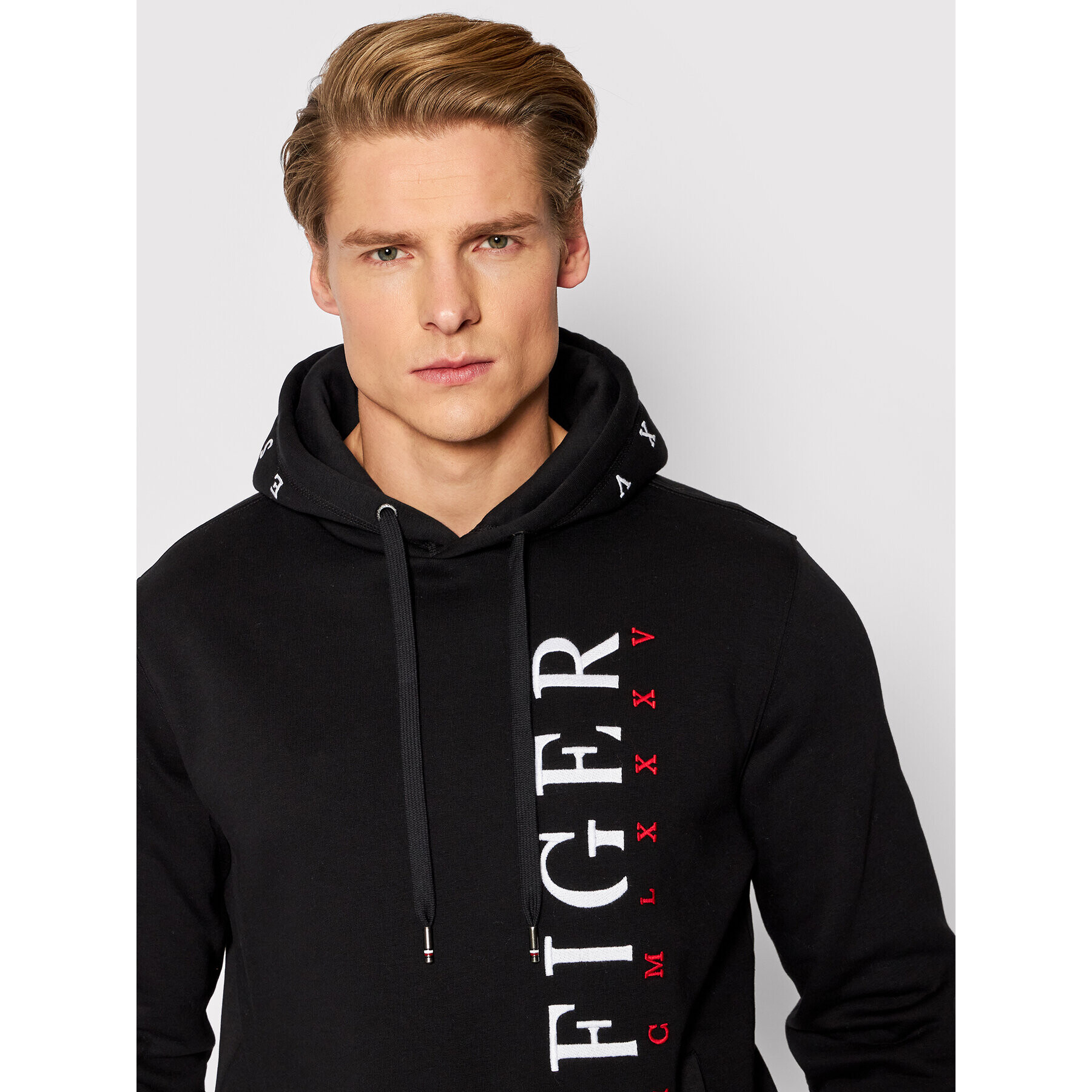 Tommy Hilfiger Суитшърт Vertical MW0MW22146 Черен Regular Fit - Pepit.bg