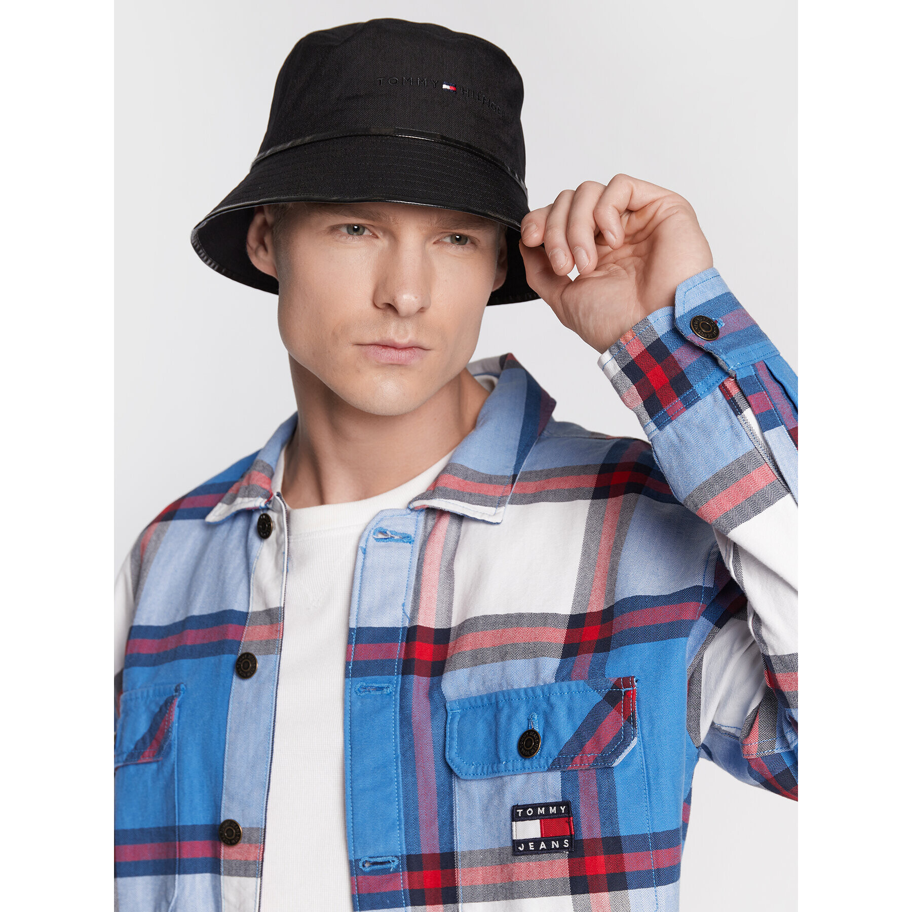 Tommy Hilfiger Текстилна шапка AM0AM11369 Черен - Pepit.bg