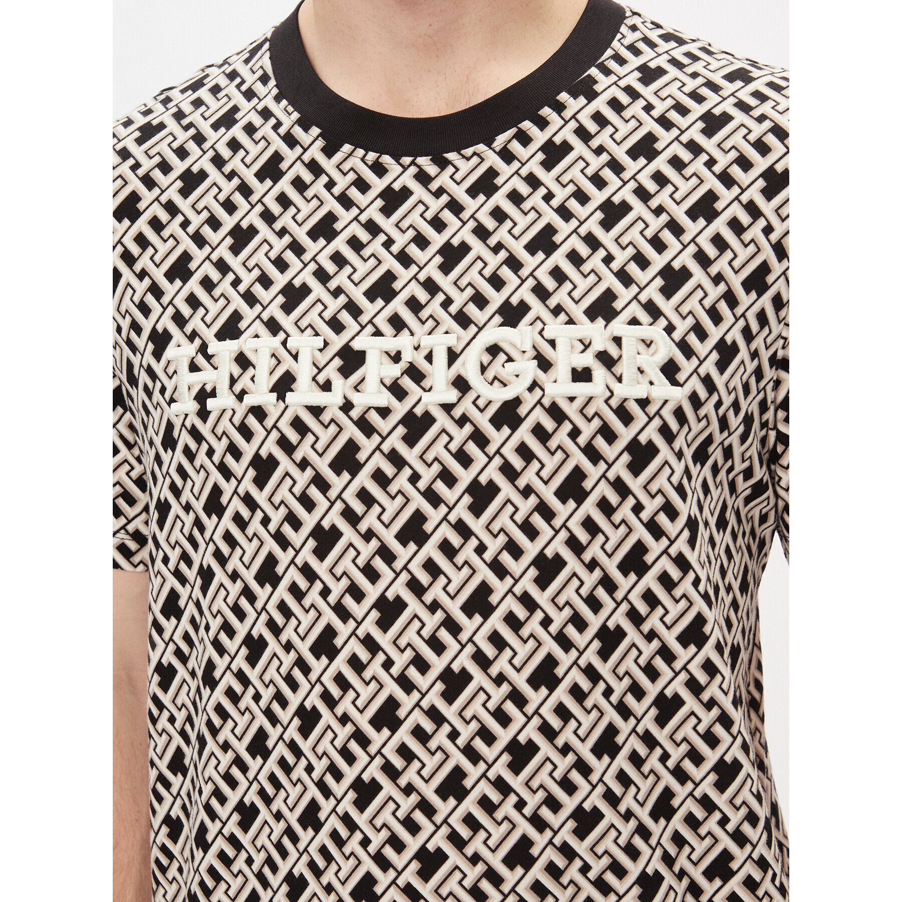 Tommy Hilfiger Тишърт Aop Monotype Tee MW0MW34187 Черен Regular Fit - Pepit.bg