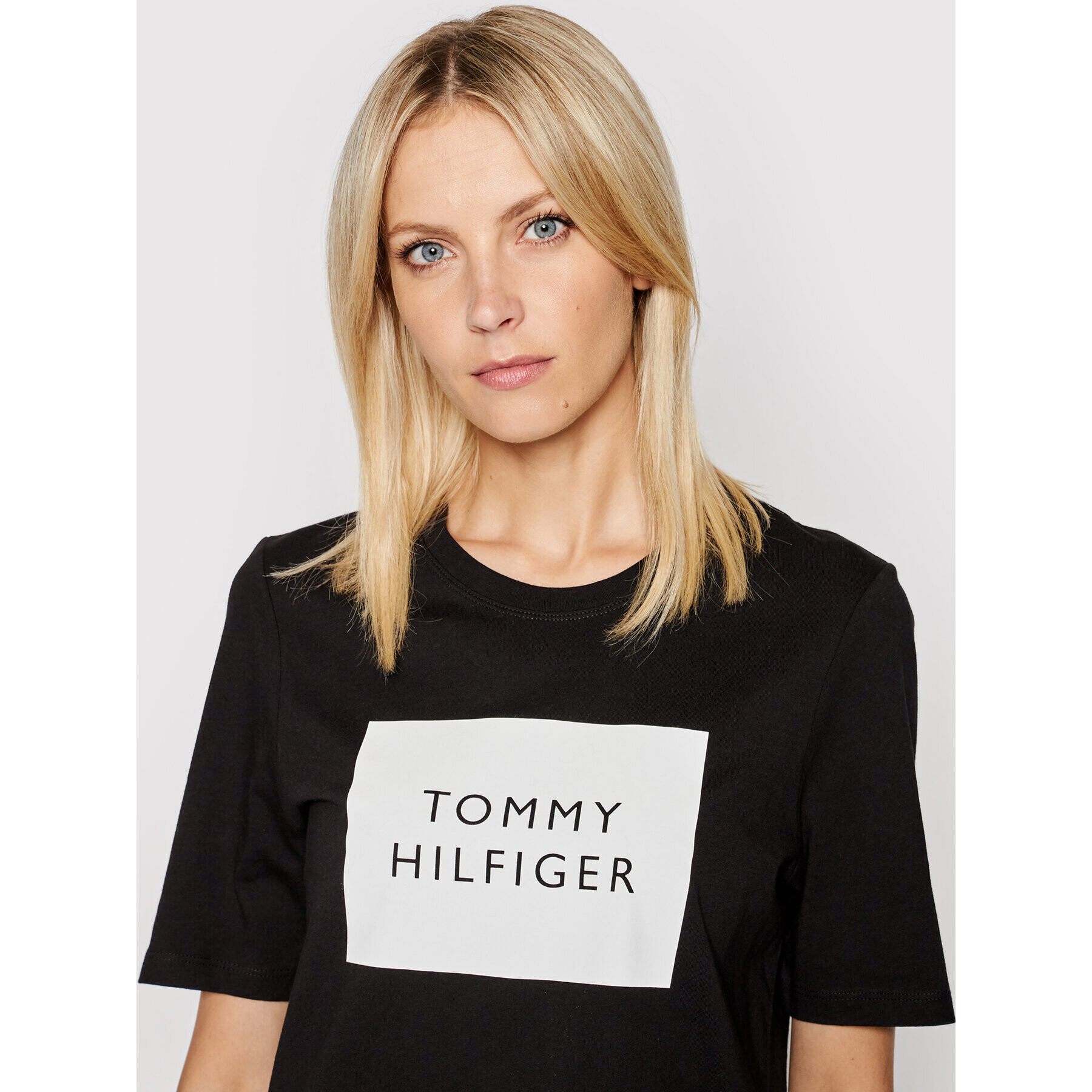 Tommy Hilfiger Тишърт Box C-Nk WW0WW30986 Черен Regular Fit - Pepit.bg