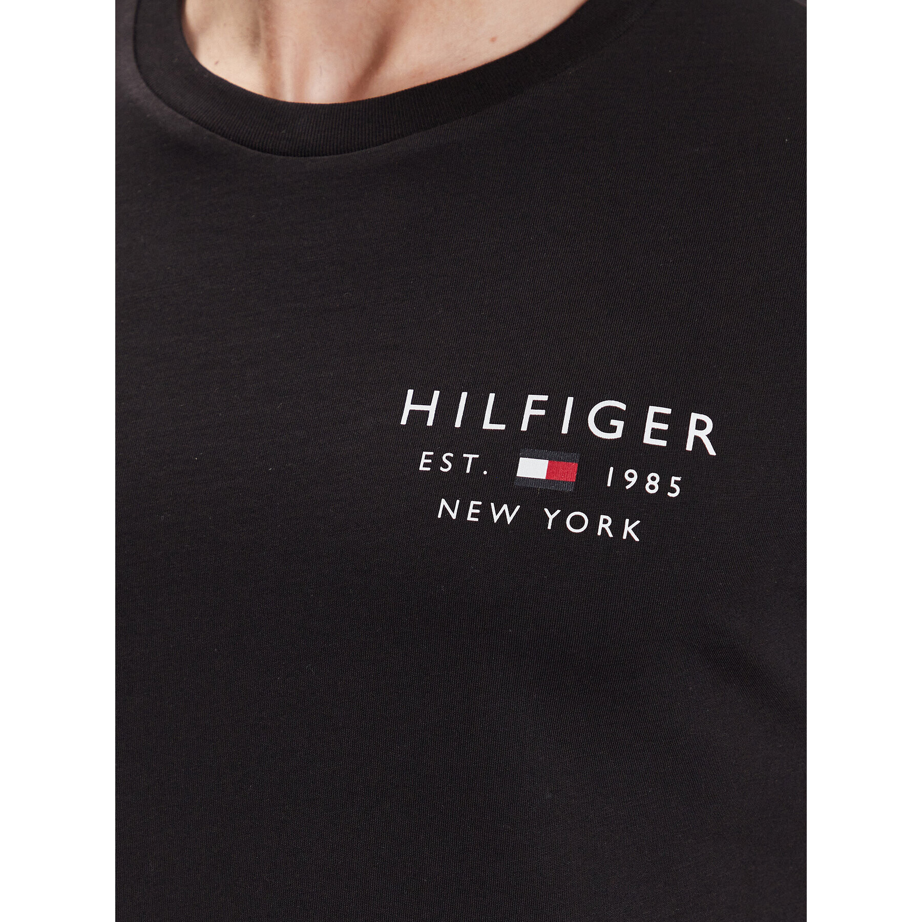 Tommy Hilfiger Тишърт Brand Love Small Logo MW0MW30033 Черен Slim Fit - Pepit.bg