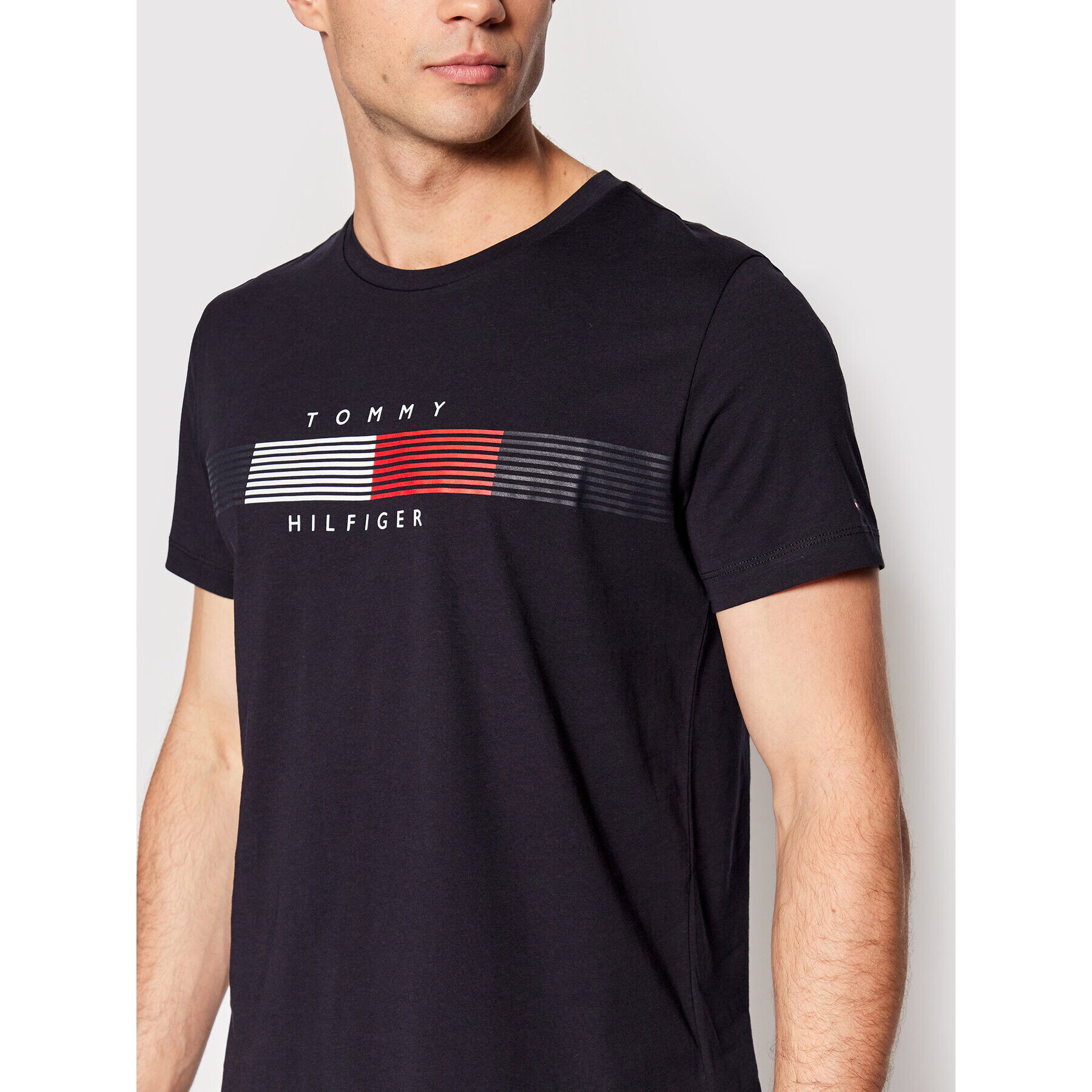 Tommy Hilfiger Тишърт Chest Corp Stripe Graphic MW0MW25612 Тъмносин Slim Fit - Pepit.bg