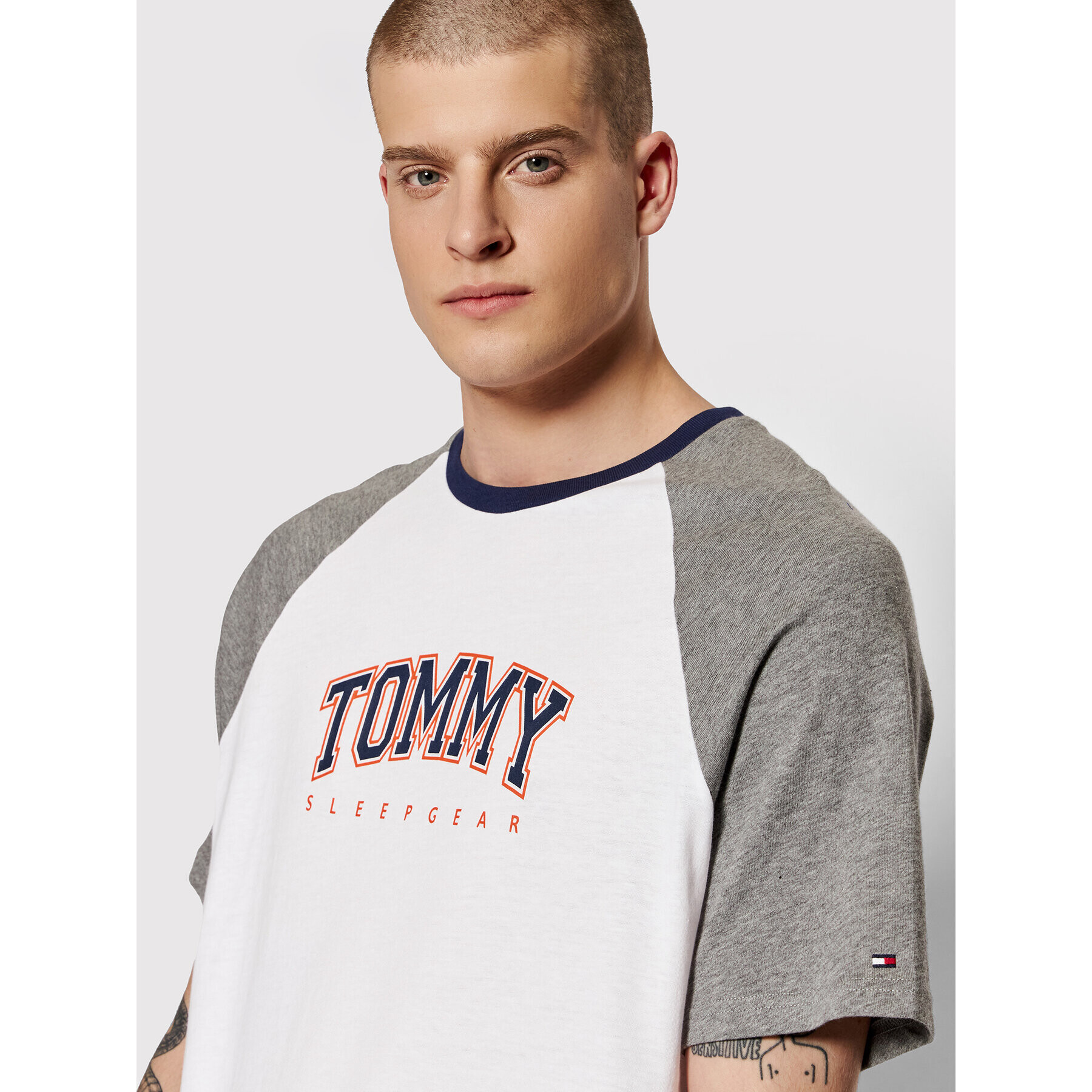 Tommy Hilfiger Тишърт Cn Ss Logo UM0UM02351 Бял Regular Fit - Pepit.bg