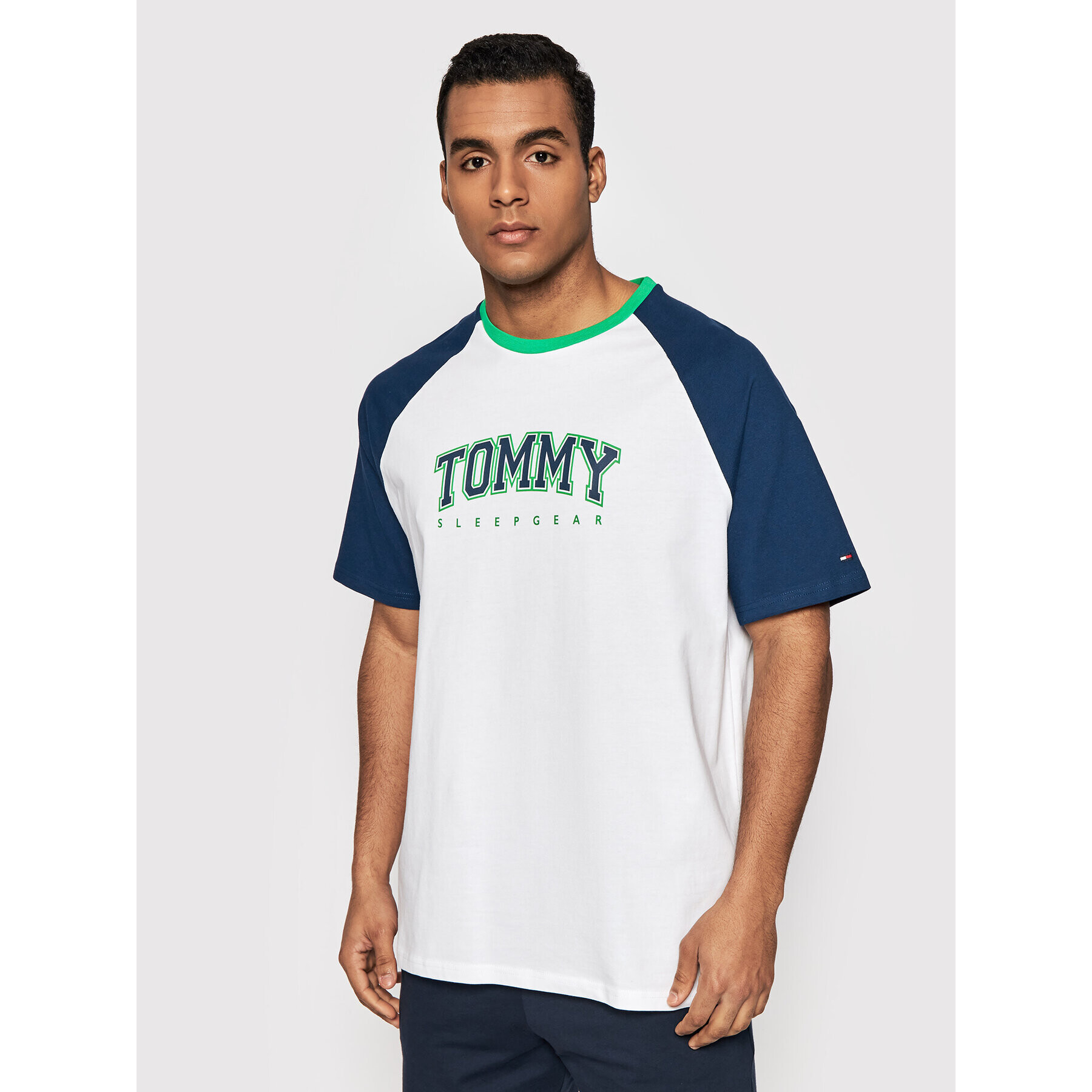 Tommy Hilfiger Тишърт Cn Ss Tee Logo UM0UM02351 Бял Regular Fit - Pepit.bg