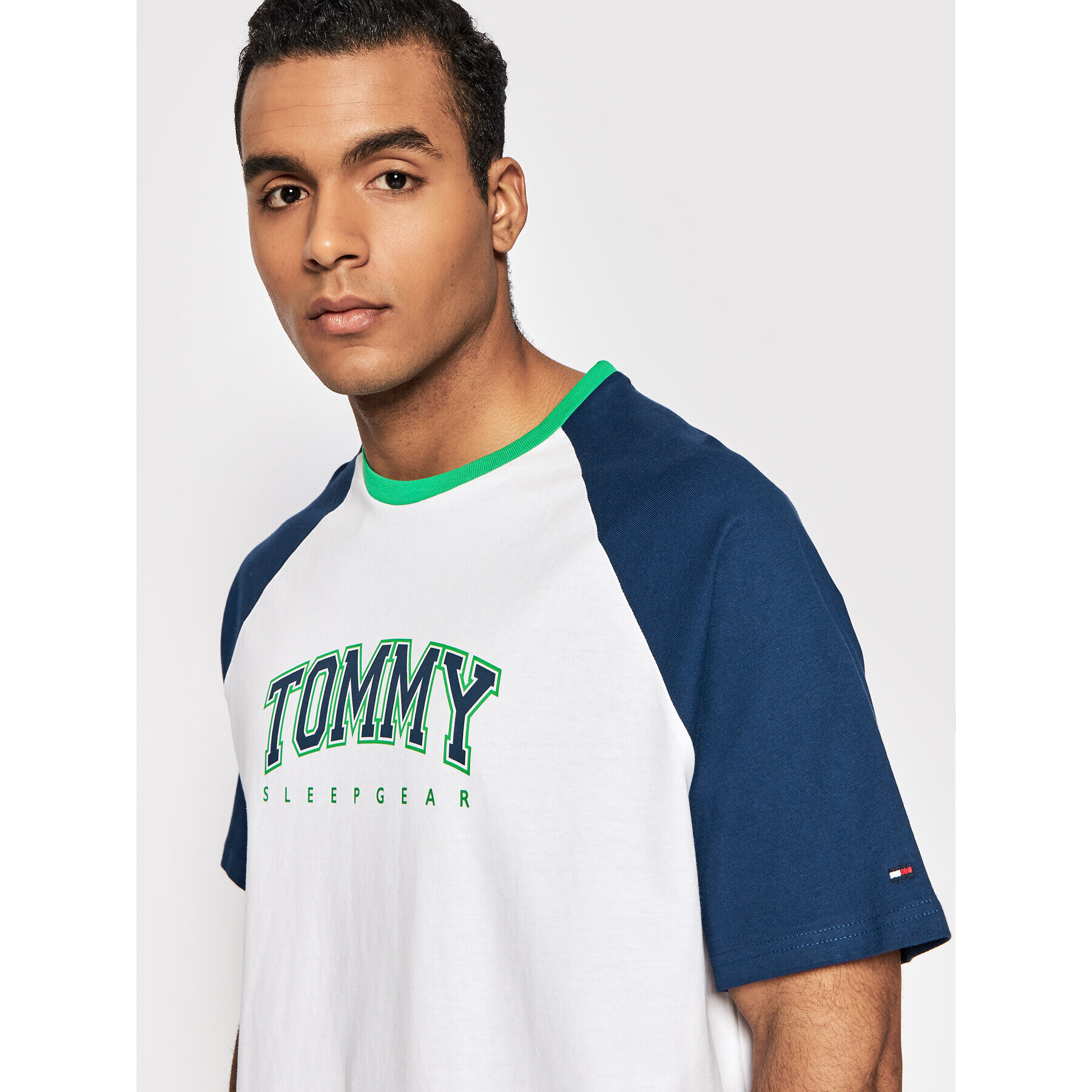 Tommy Hilfiger Тишърт Cn Ss Tee Logo UM0UM02351 Бял Regular Fit - Pepit.bg