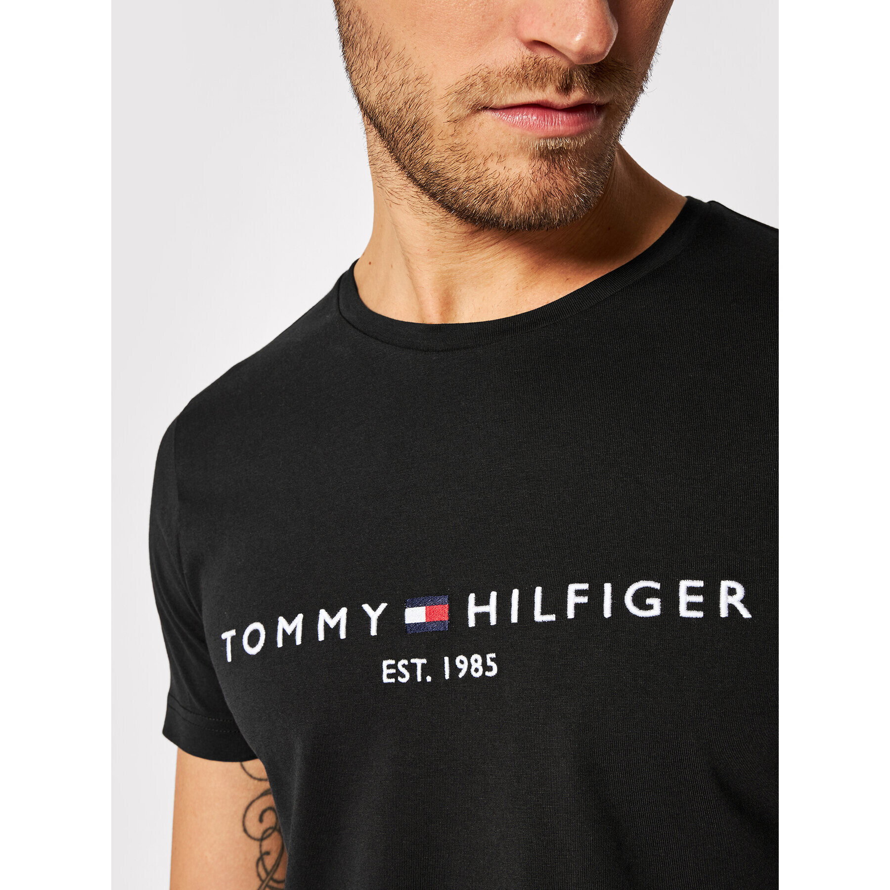 Tommy Hilfiger Тишърт Core Logo Tee MW0MW11465 Черен Slim Fit - Pepit.bg