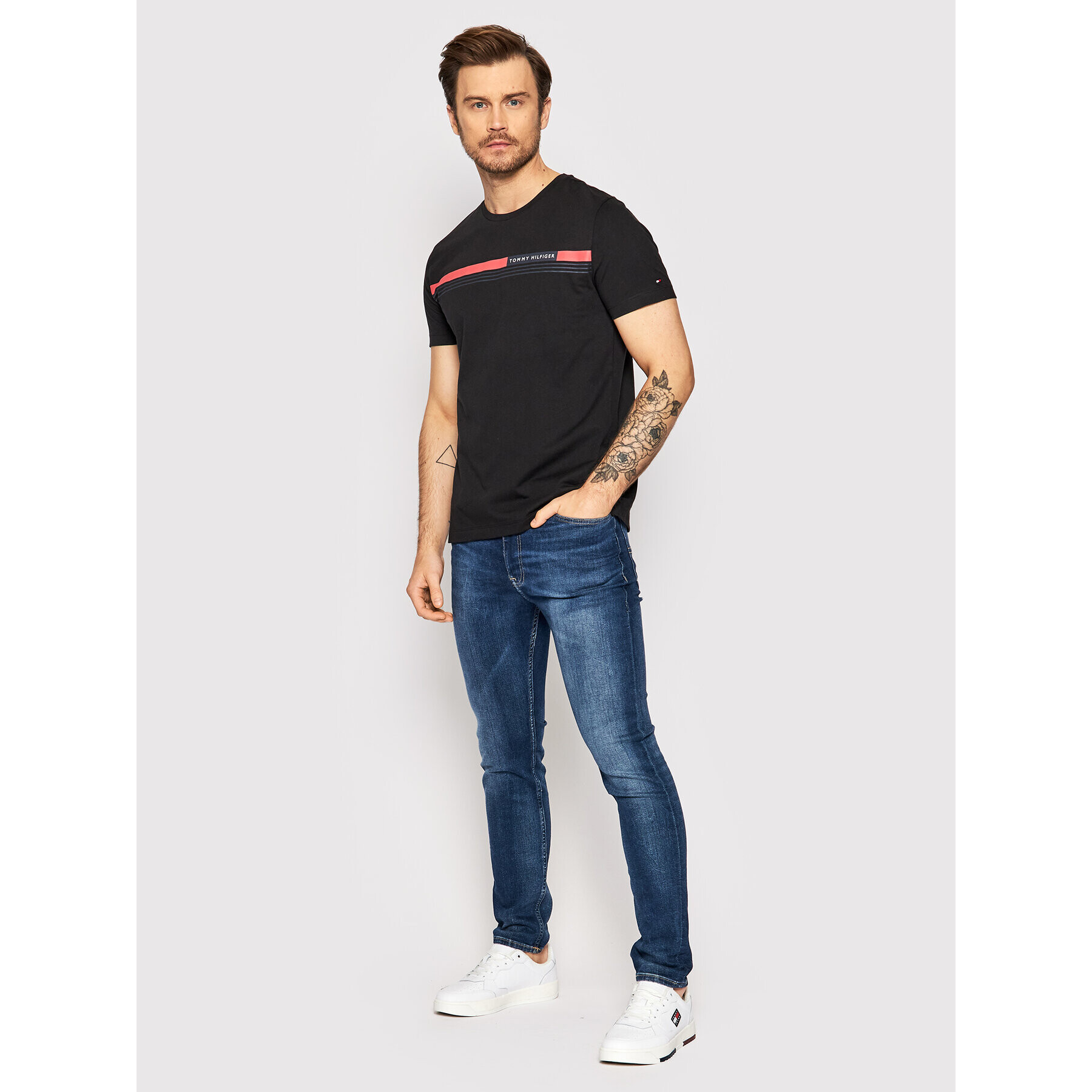 Tommy Hilfiger Тишърт Corp Chest Front Logo MW0MW24558 Черен Regular Fit - Pepit.bg