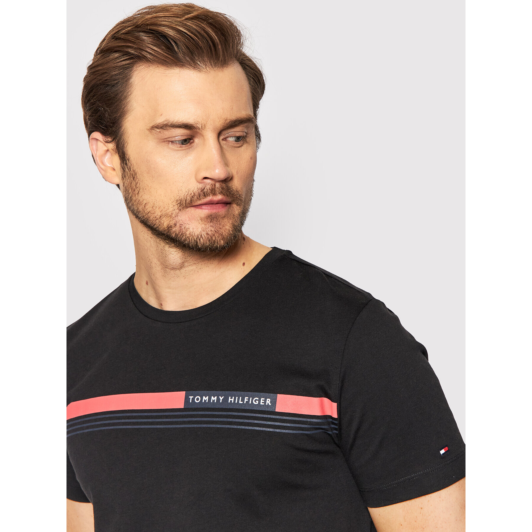 Tommy Hilfiger Тишърт Corp Chest Front Logo MW0MW24558 Черен Regular Fit - Pepit.bg