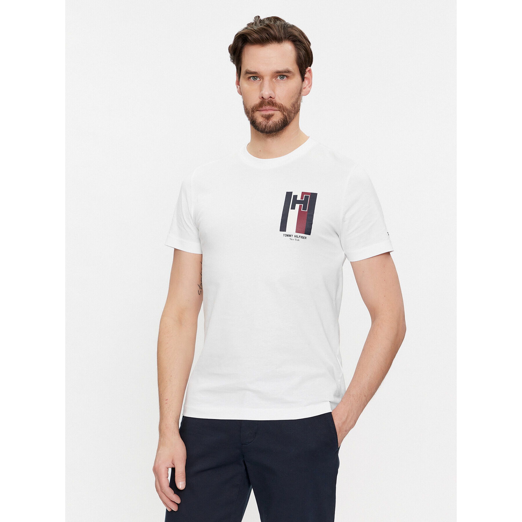 Tommy Hilfiger Тишърт Emblem MW0MW33687 Бял Slim Fit - Pepit.bg