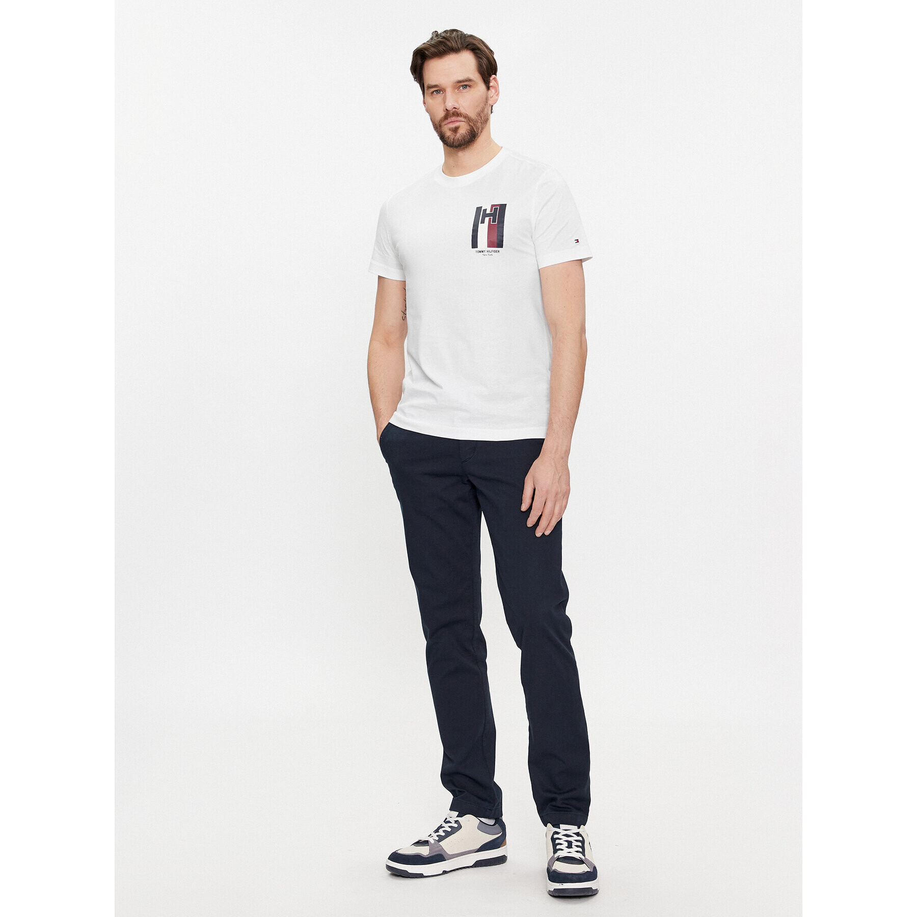 Tommy Hilfiger Тишърт Emblem MW0MW33687 Бял Slim Fit - Pepit.bg