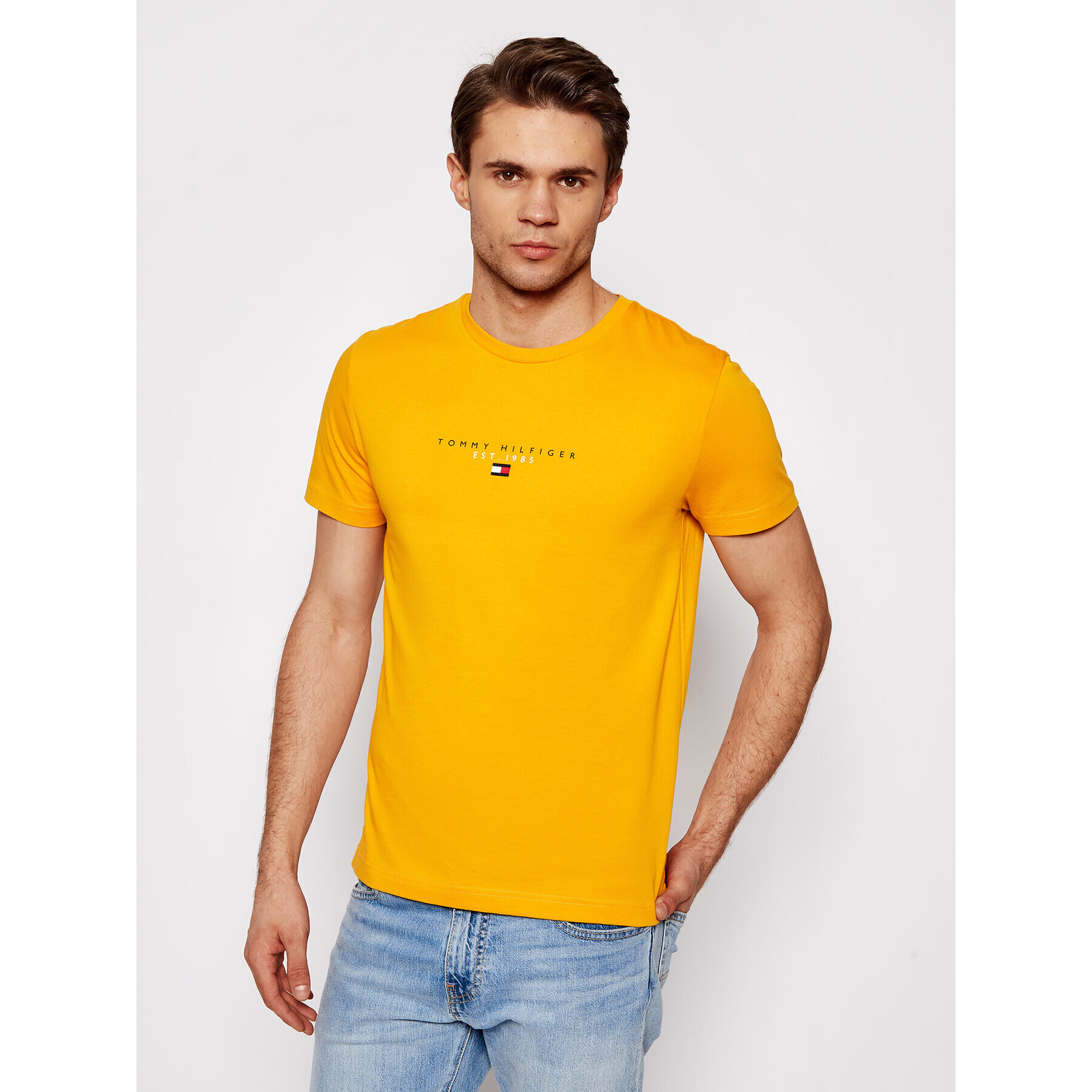 Tommy Hilfiger Тишърт Essential Tee MW0MW17676 Жълт Regular Fit - Pepit.bg