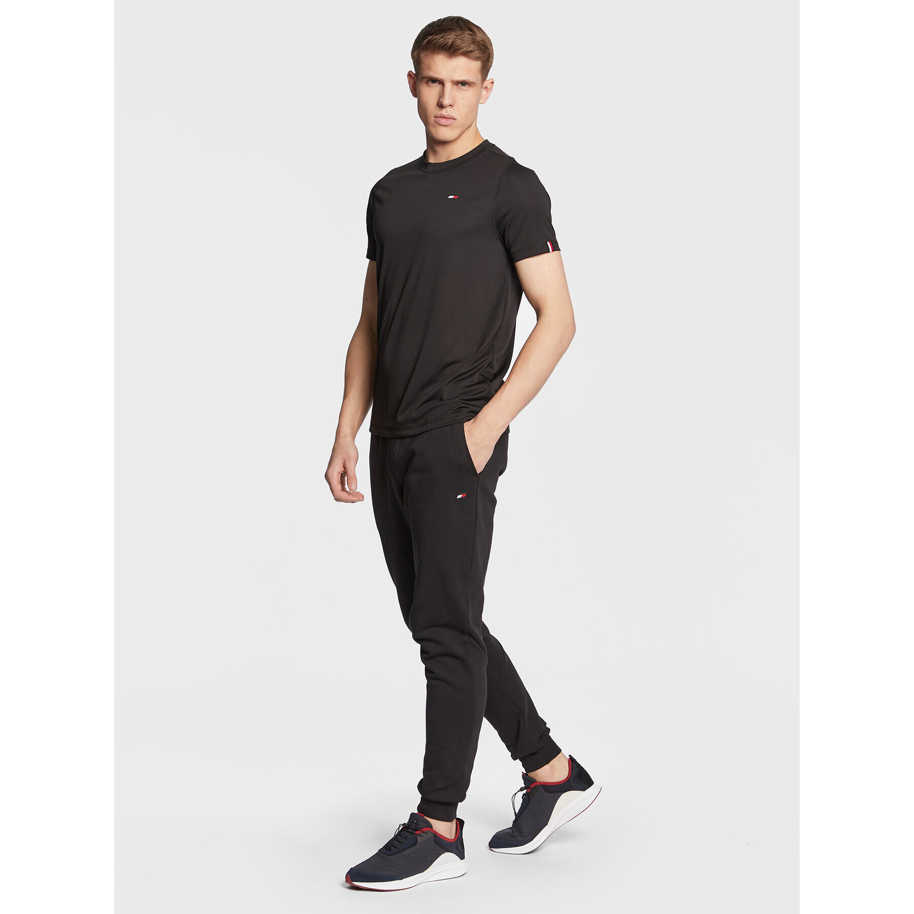 Tommy Hilfiger Тишърт Essential Training MW0MW27936 Черен Regular Fit - Pepit.bg