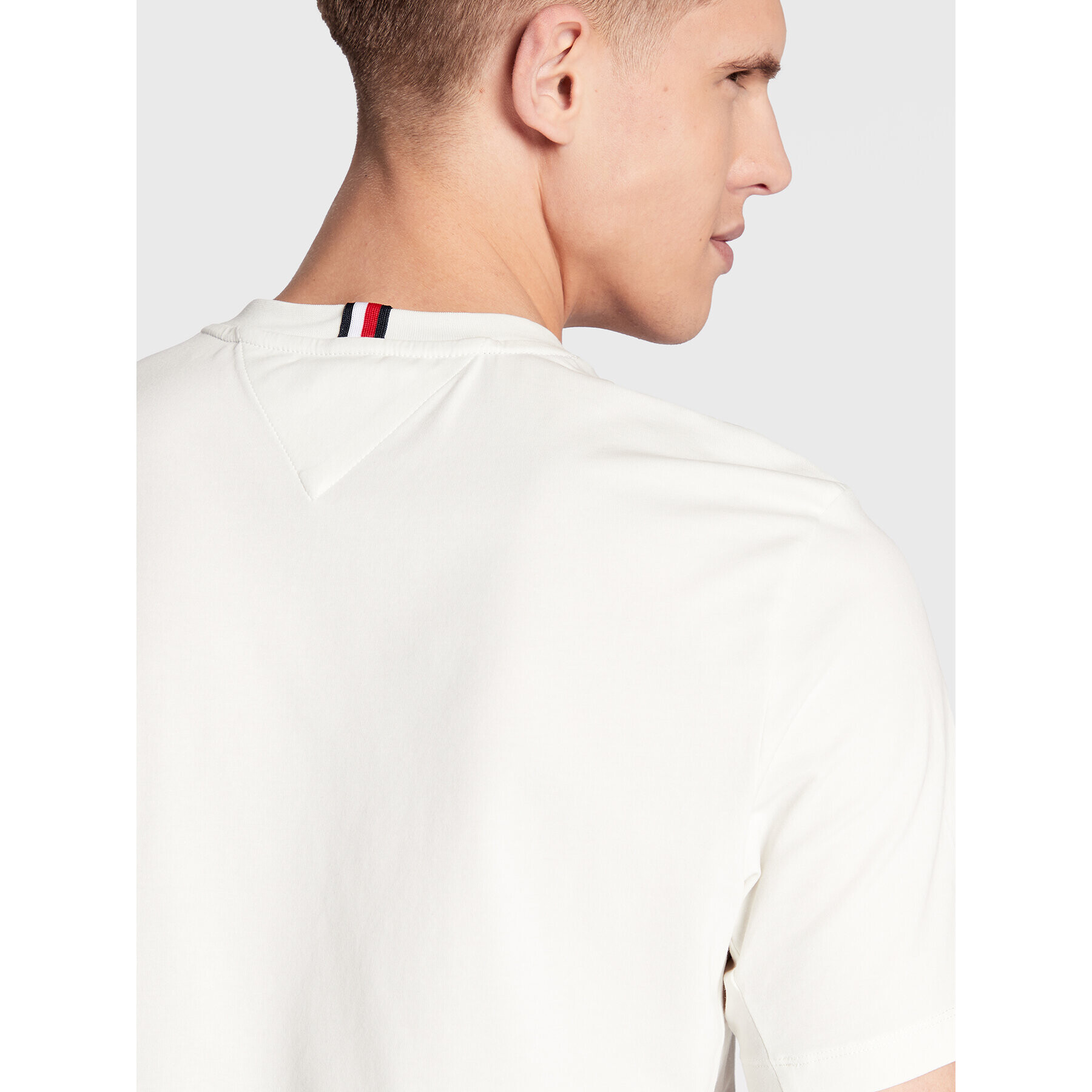 Tommy Hilfiger Тишърт Essentials Small Logo MW0MW27934 Бял Regular Fit - Pepit.bg