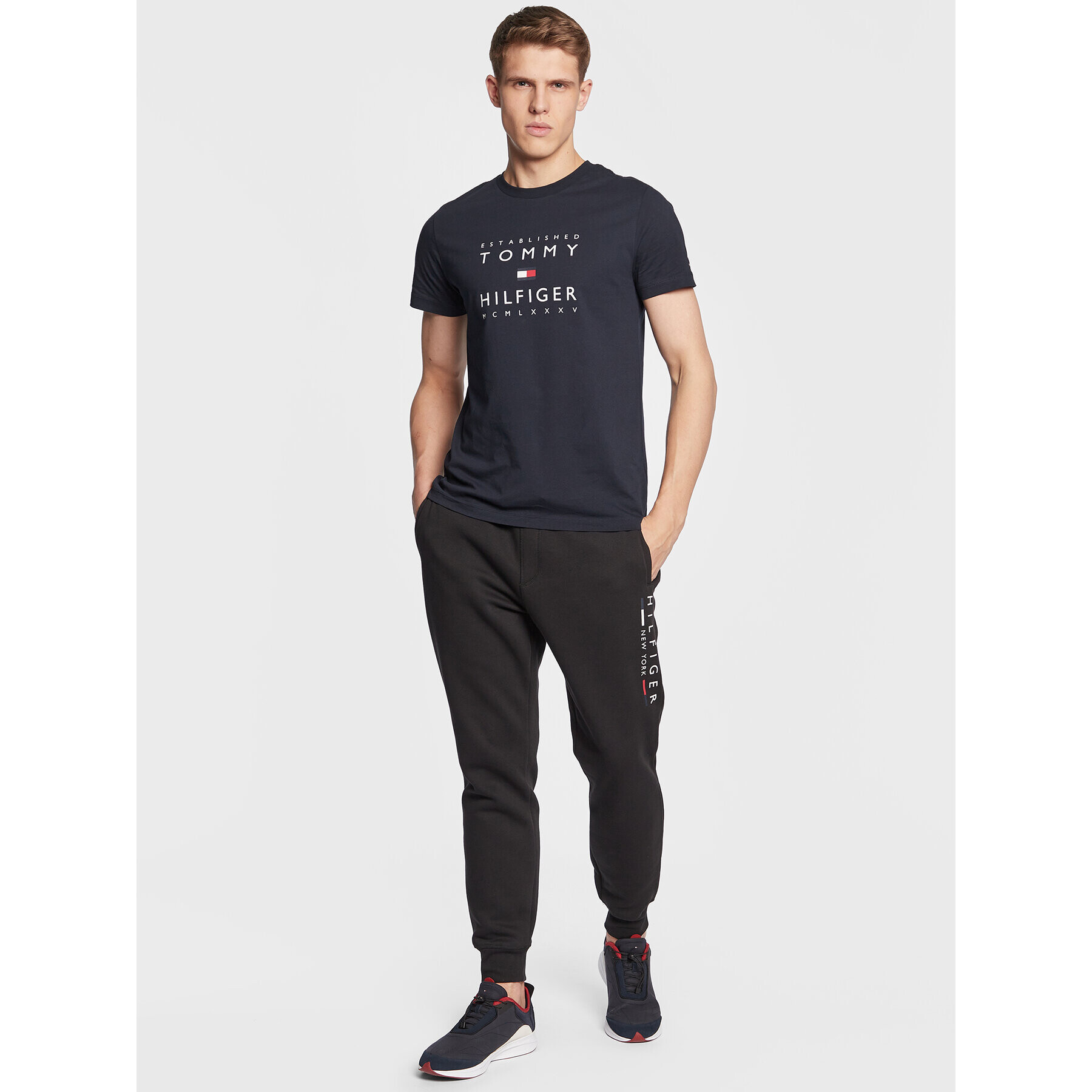 Tommy Hilfiger Тишърт Established Stacked MW0MW29377 Тъмносин Regular Fit - Pepit.bg