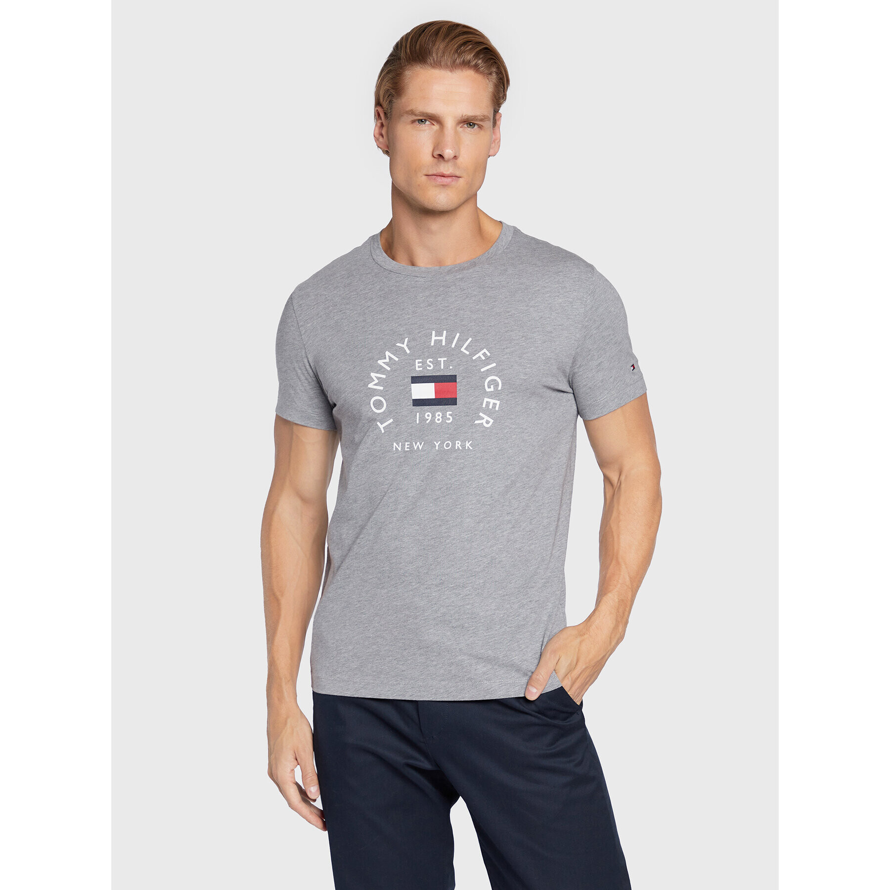 Tommy Hilfiger Тишърт Flag Arch MW0MW27909 Сив Slim Fit - Pepit.bg