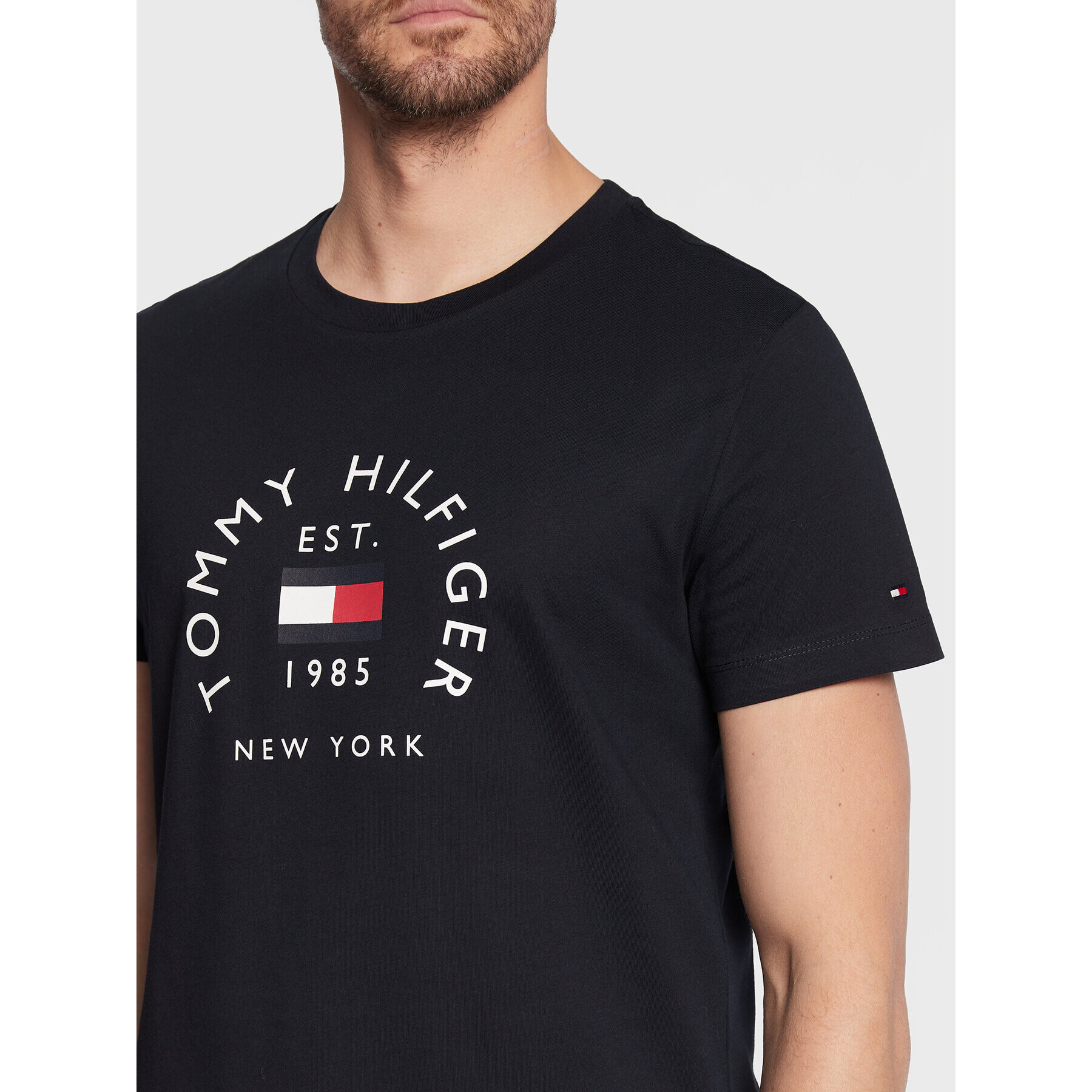 Tommy Hilfiger Тишърт Flag Arch MW0MW27909 Тъмносин Slim Fit - Pepit.bg