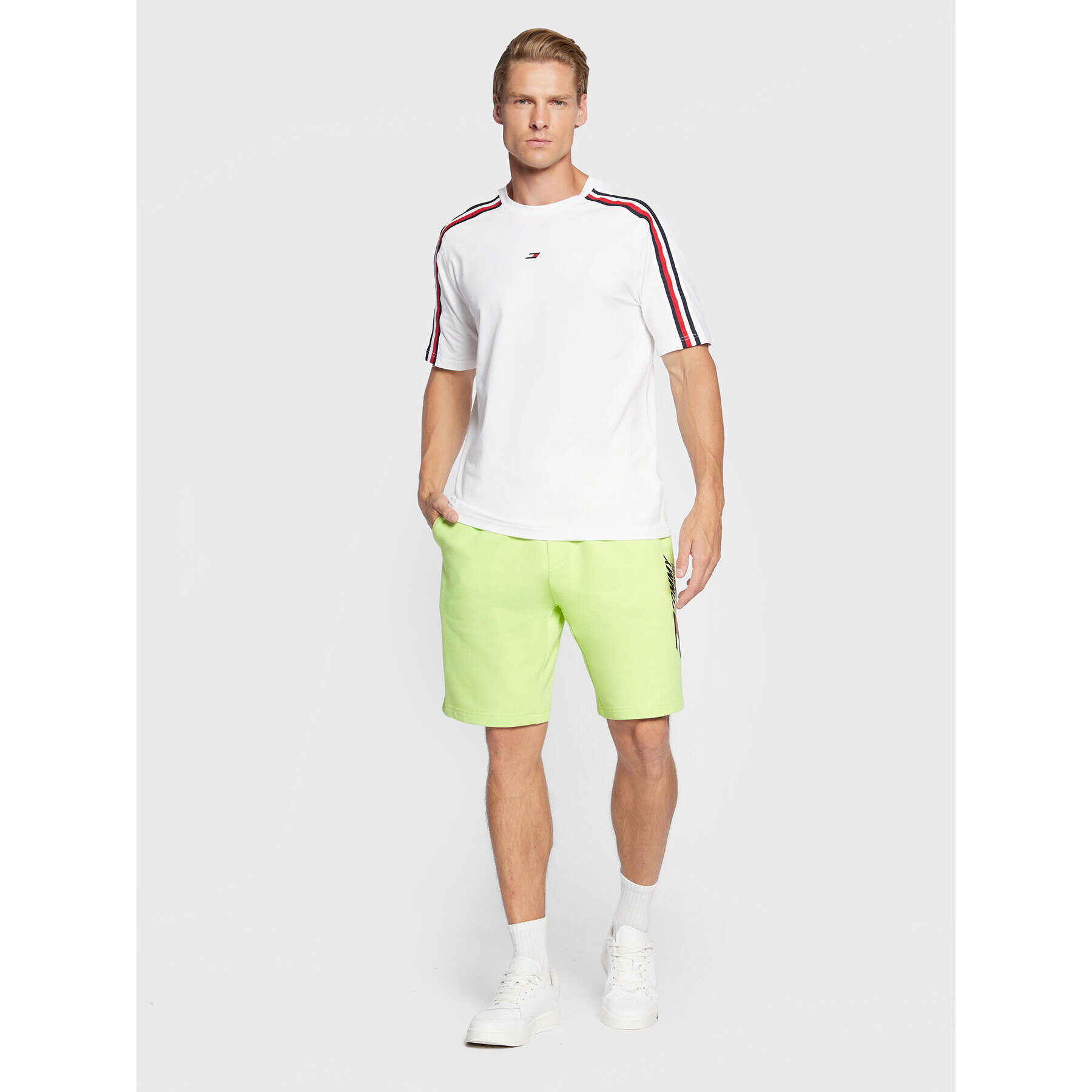 Tommy Hilfiger Тишърт Global Stripe MW0MW25288 Бял Regular Fit - Pepit.bg