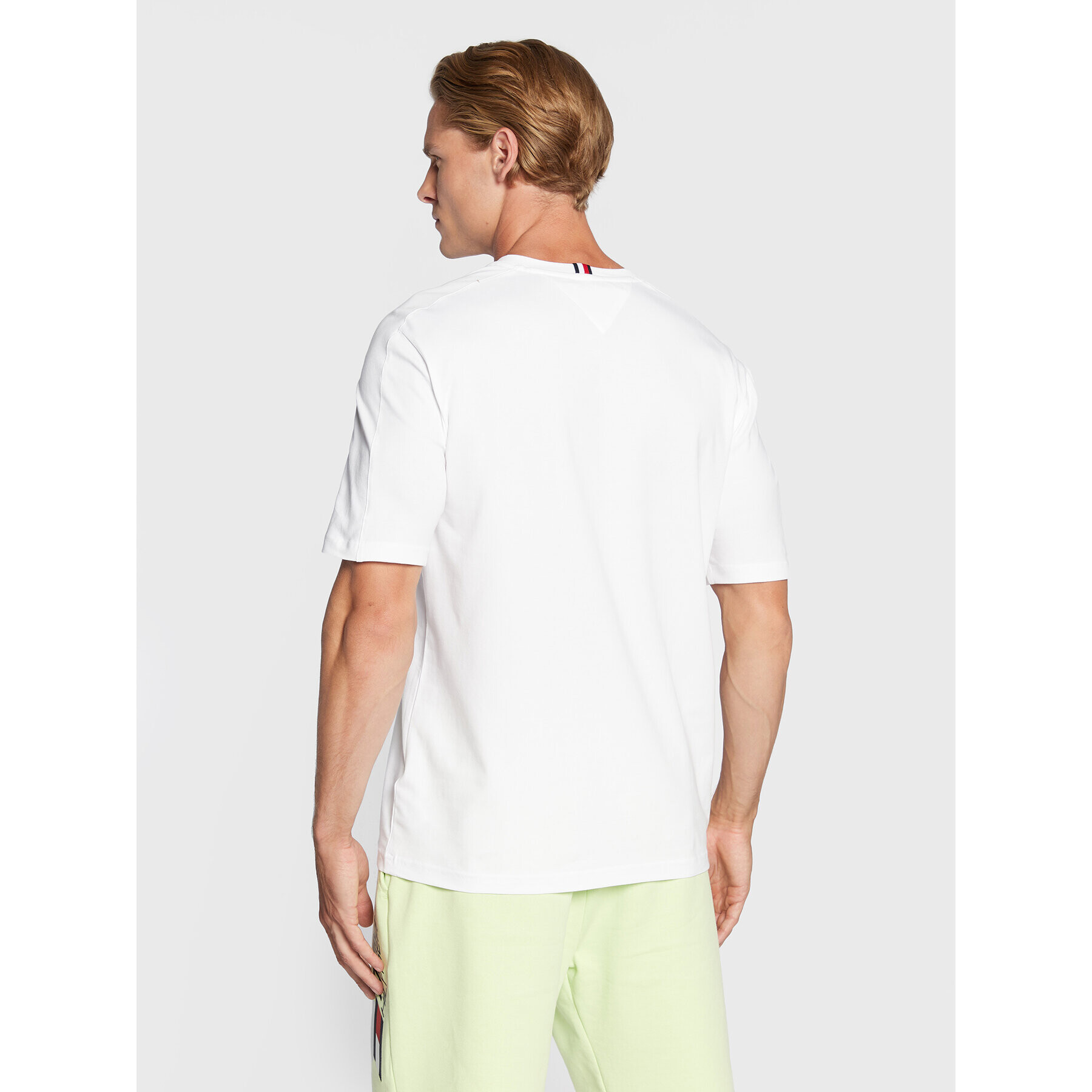 Tommy Hilfiger Тишърт Global Stripe MW0MW25288 Бял Regular Fit - Pepit.bg