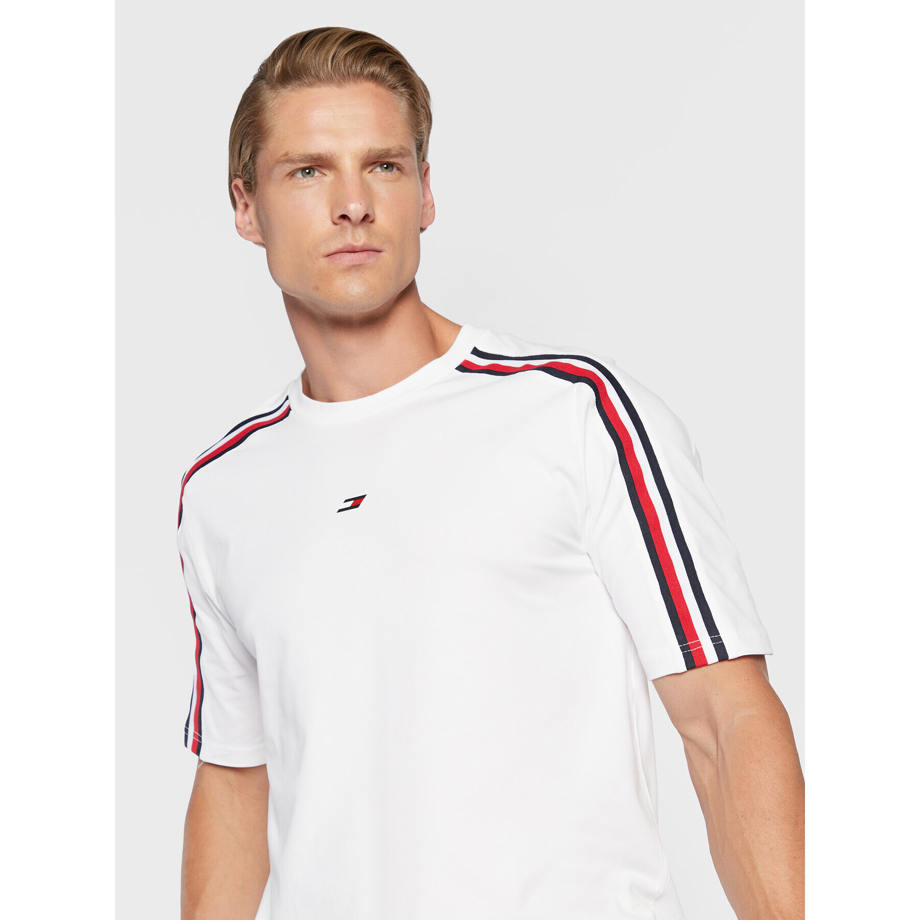 Tommy Hilfiger Тишърт Global Stripe MW0MW25288 Бял Regular Fit - Pepit.bg