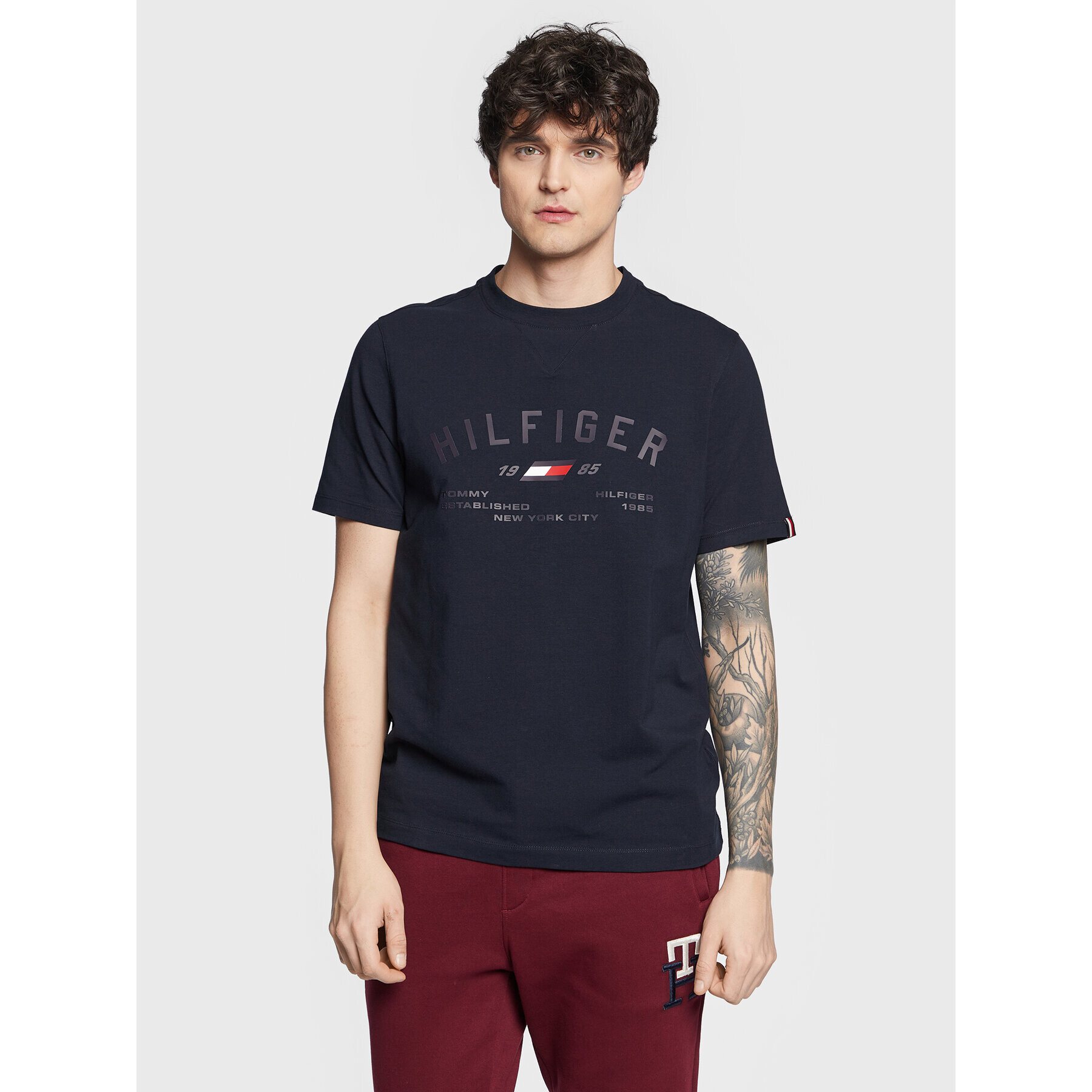 Tommy Hilfiger Тишърт Graphic MW0MW28936 Тъмносин Regular Fit - Pepit.bg