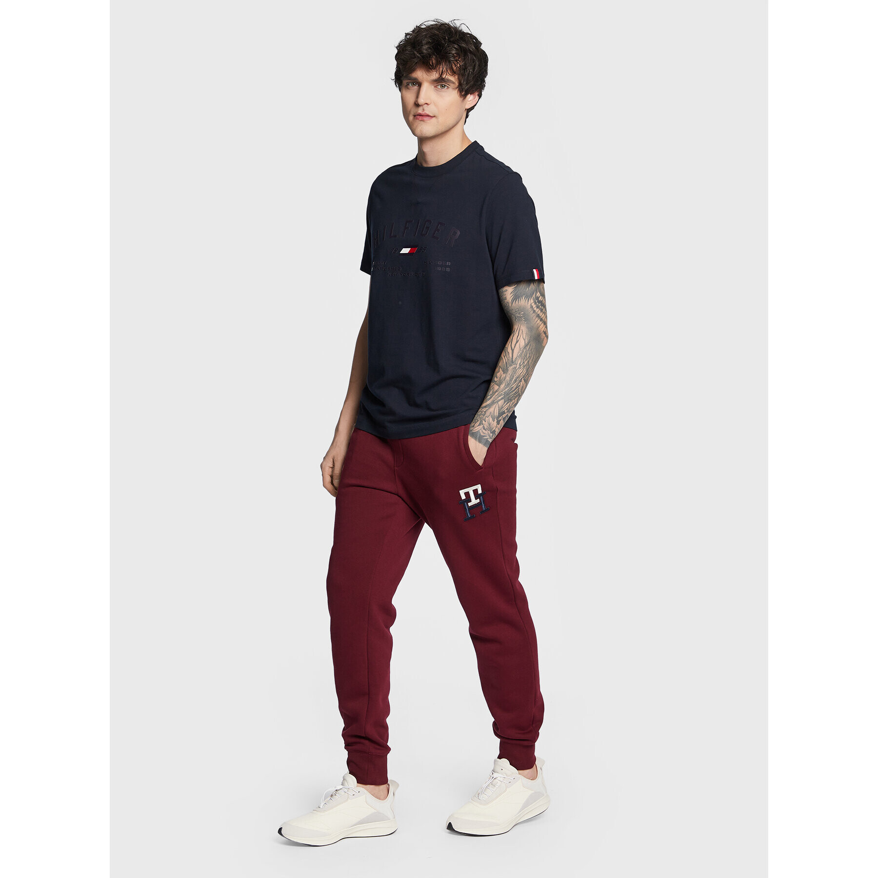 Tommy Hilfiger Тишърт Graphic MW0MW28936 Тъмносин Regular Fit - Pepit.bg