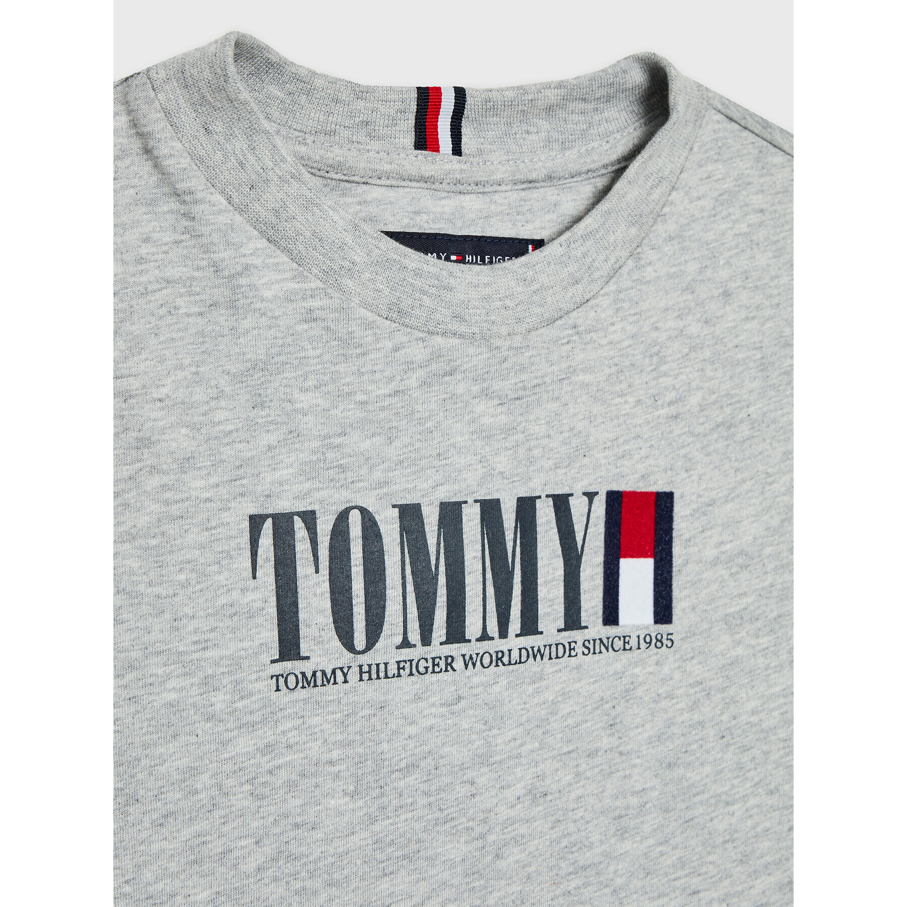 Tommy Hilfiger Тишърт Graphic Tee KB0KB07788 D Сив Regular Fit - Pepit.bg