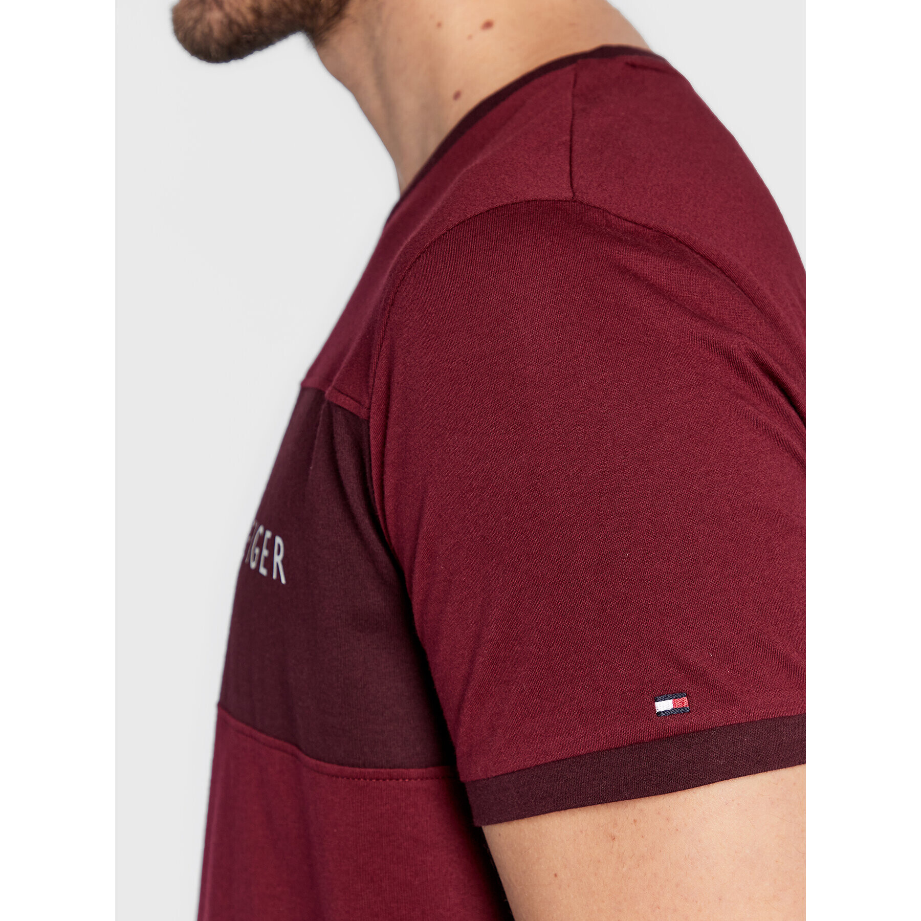 Tommy Hilfiger Тишърт Logo Flag UM0UM01170 Бордо Regular Fit - Pepit.bg