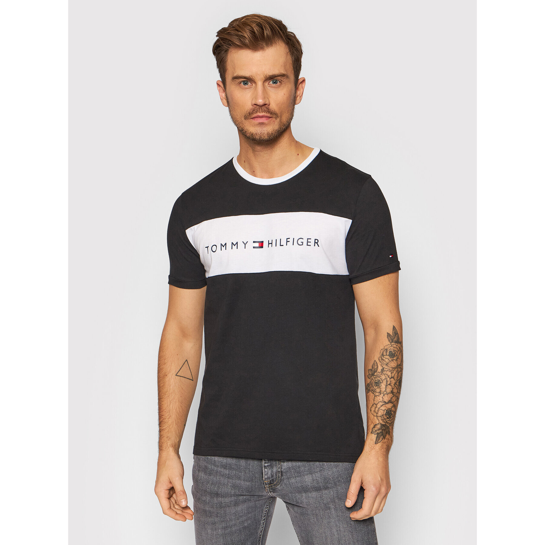 Tommy Hilfiger Тишърт Logo Flag UM0UM01170 Черен Regular Fit - Pepit.bg