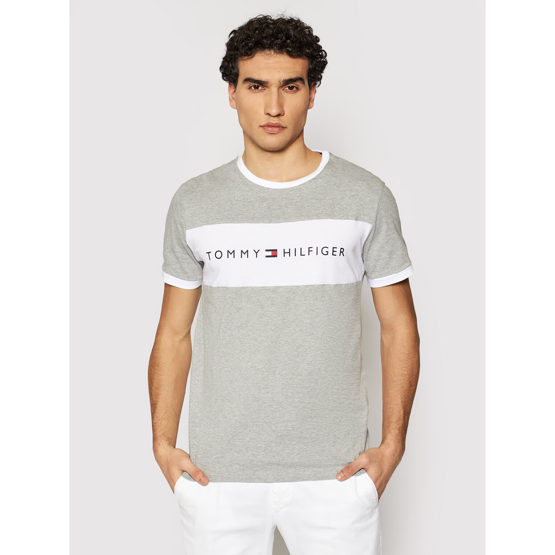 Tommy Hilfiger Тишърт Logo Flag UM0UM01170 Сив Regular Fit - Pepit.bg