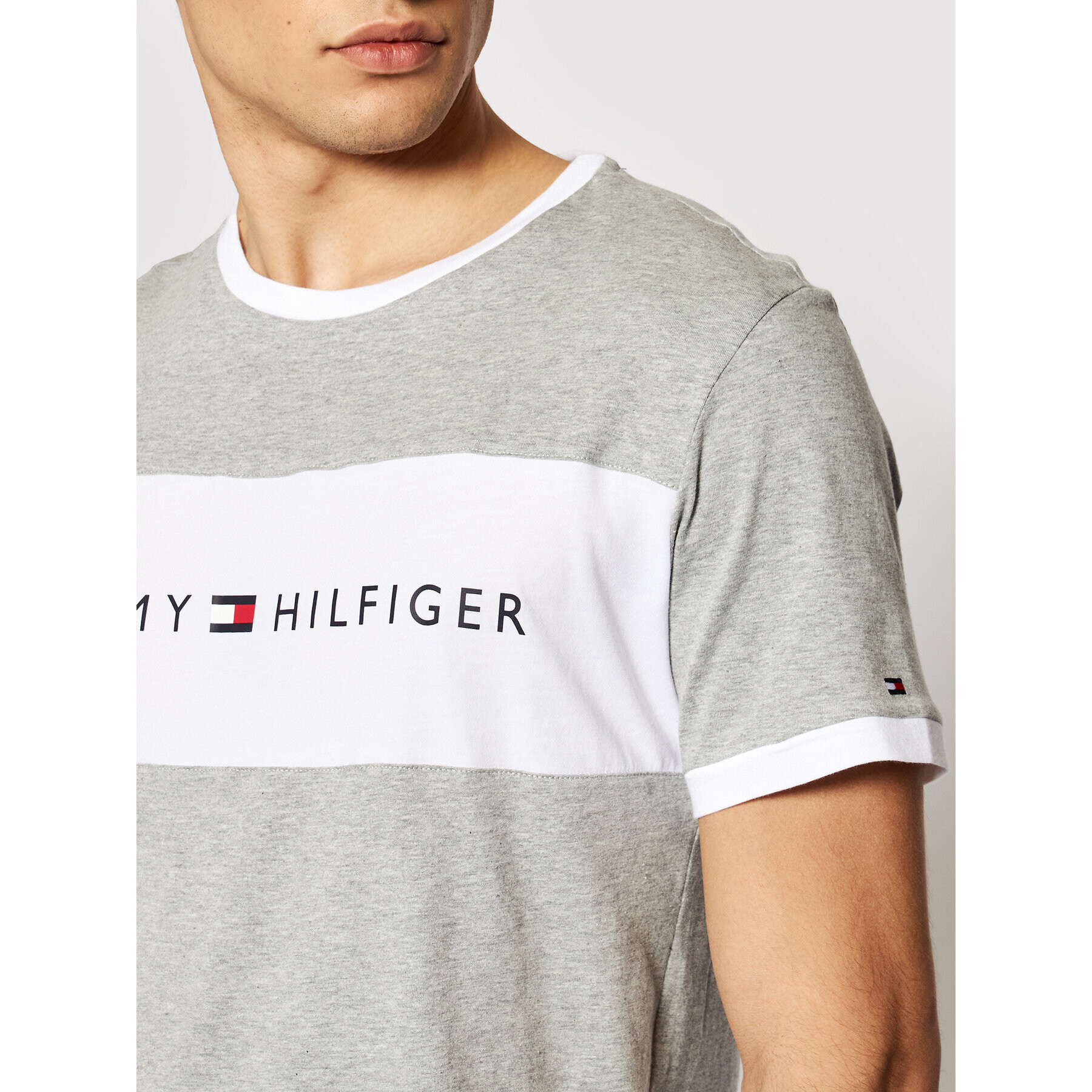 Tommy Hilfiger Тишърт Logo Flag UM0UM01170 Сив Regular Fit - Pepit.bg