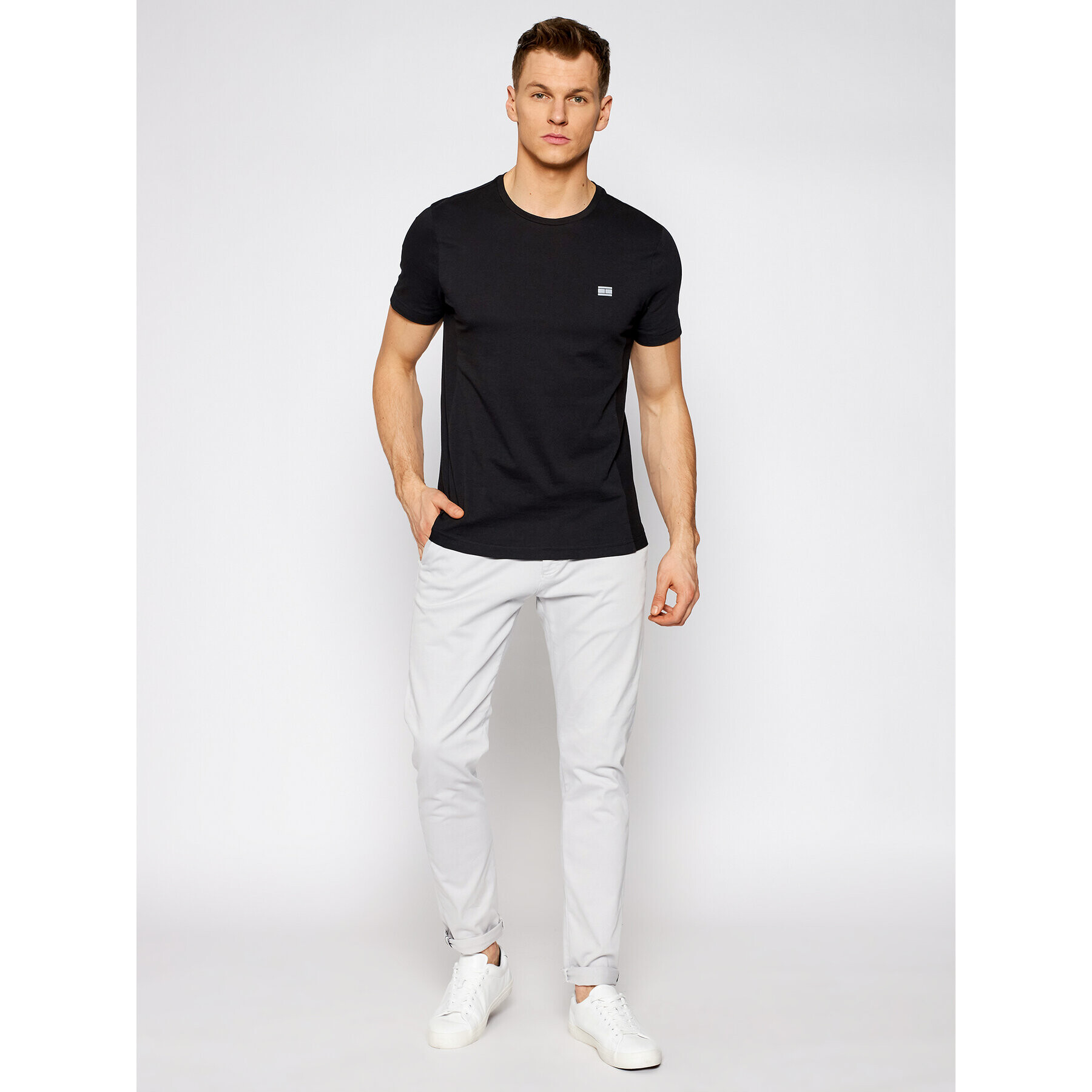 Tommy Hilfiger Тишърт Modern Essentials MW0MW17699 Черен Regular Fit - Pepit.bg