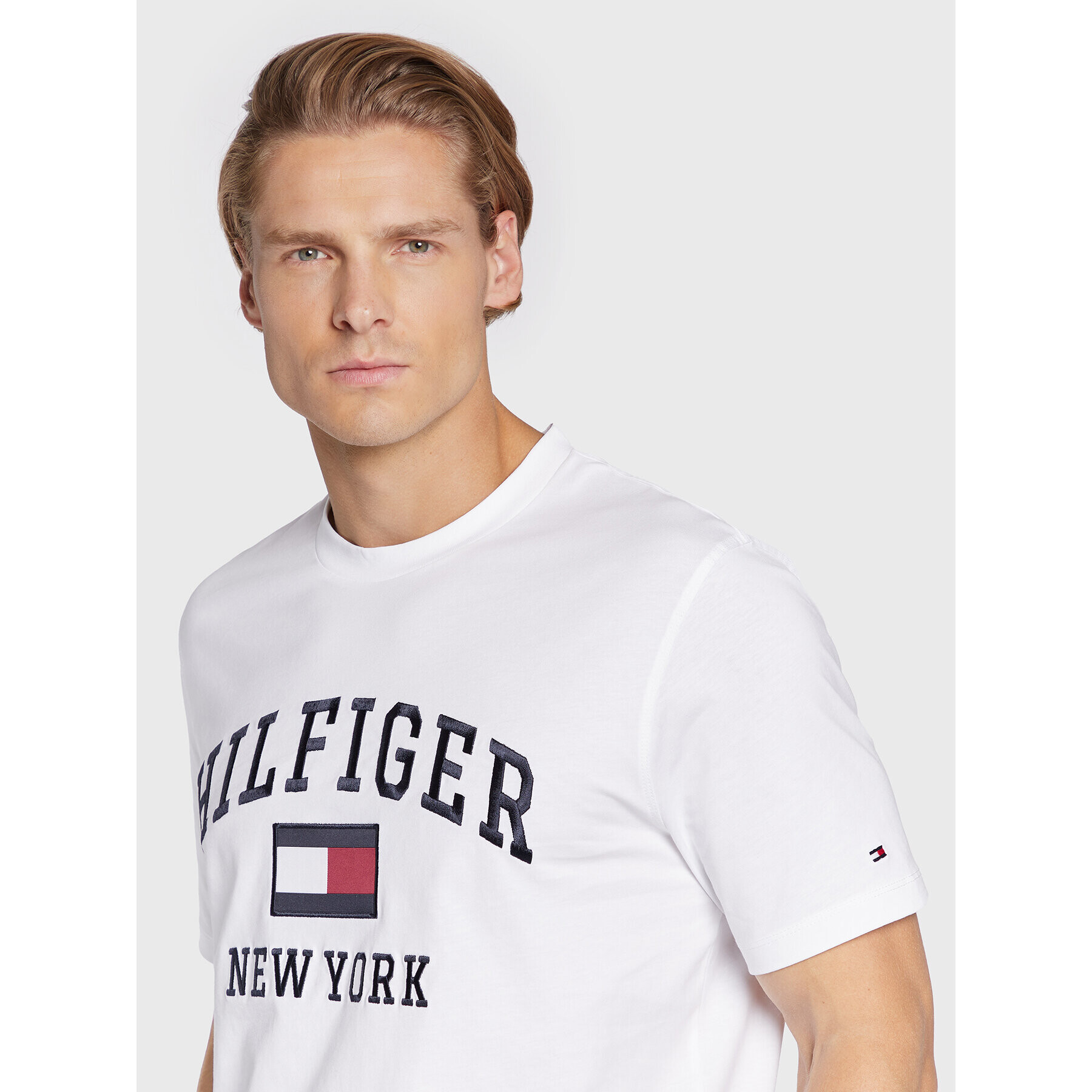 Tommy Hilfiger Тишърт Modern Varsity MW0MW28218 Бял Regular Fit - Pepit.bg