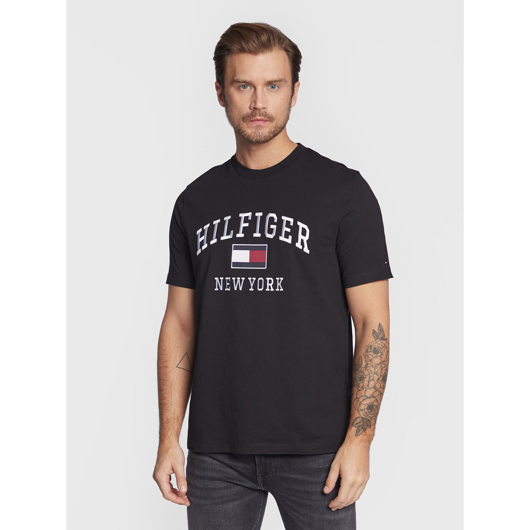 Tommy Hilfiger Тишърт Modern Varsity MW0MW28218 Черен Regular Fit - Pepit.bg