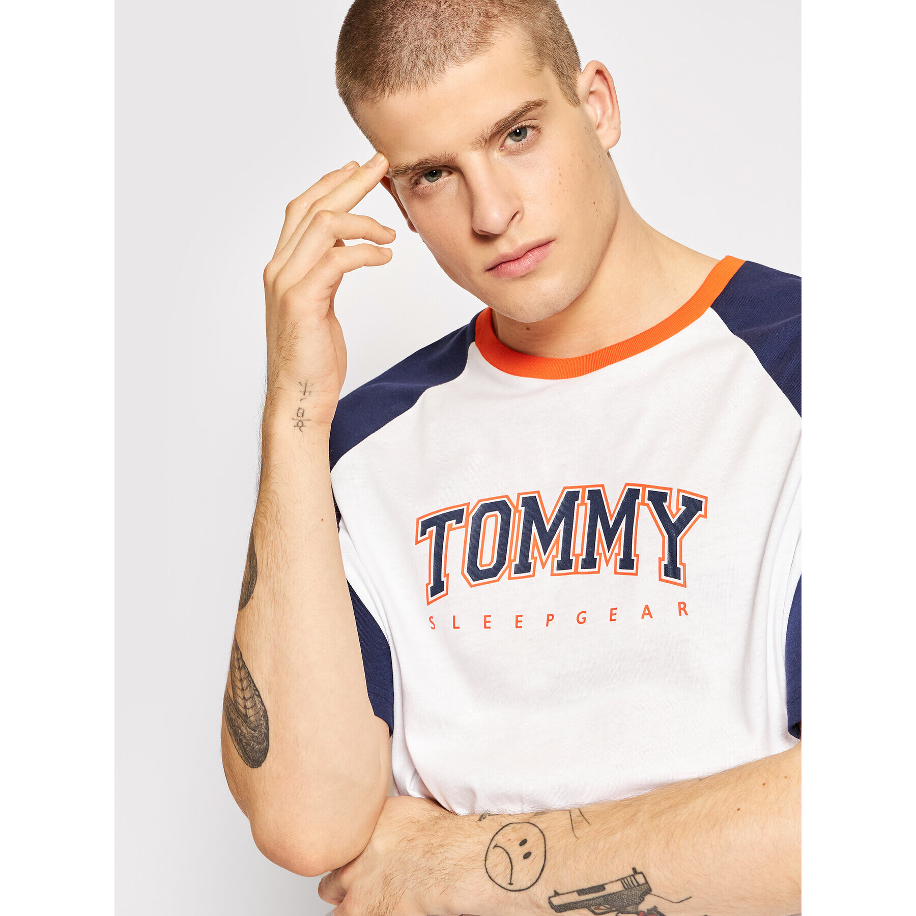 Tommy Hilfiger Тишърт Ss Tee Logo UM0UM02351 Бял Regular Fit - Pepit.bg