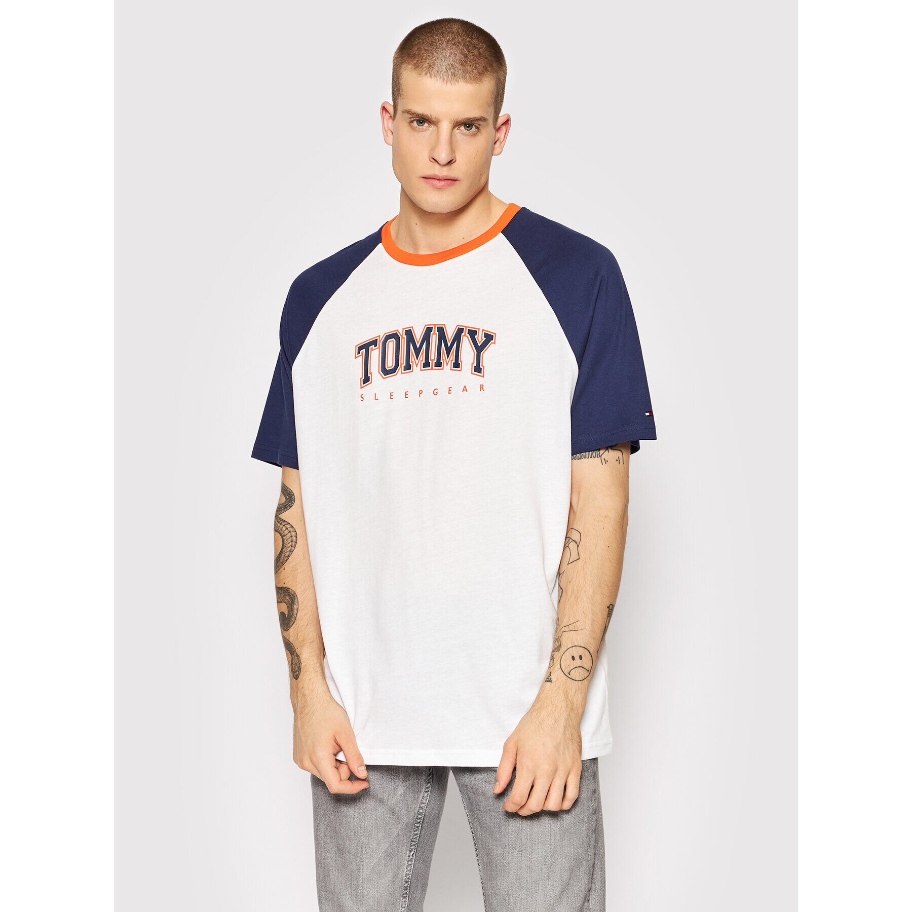 Tommy Hilfiger Тишърт Ss Tee Logo UM0UM02351 Бял Regular Fit - Pepit.bg