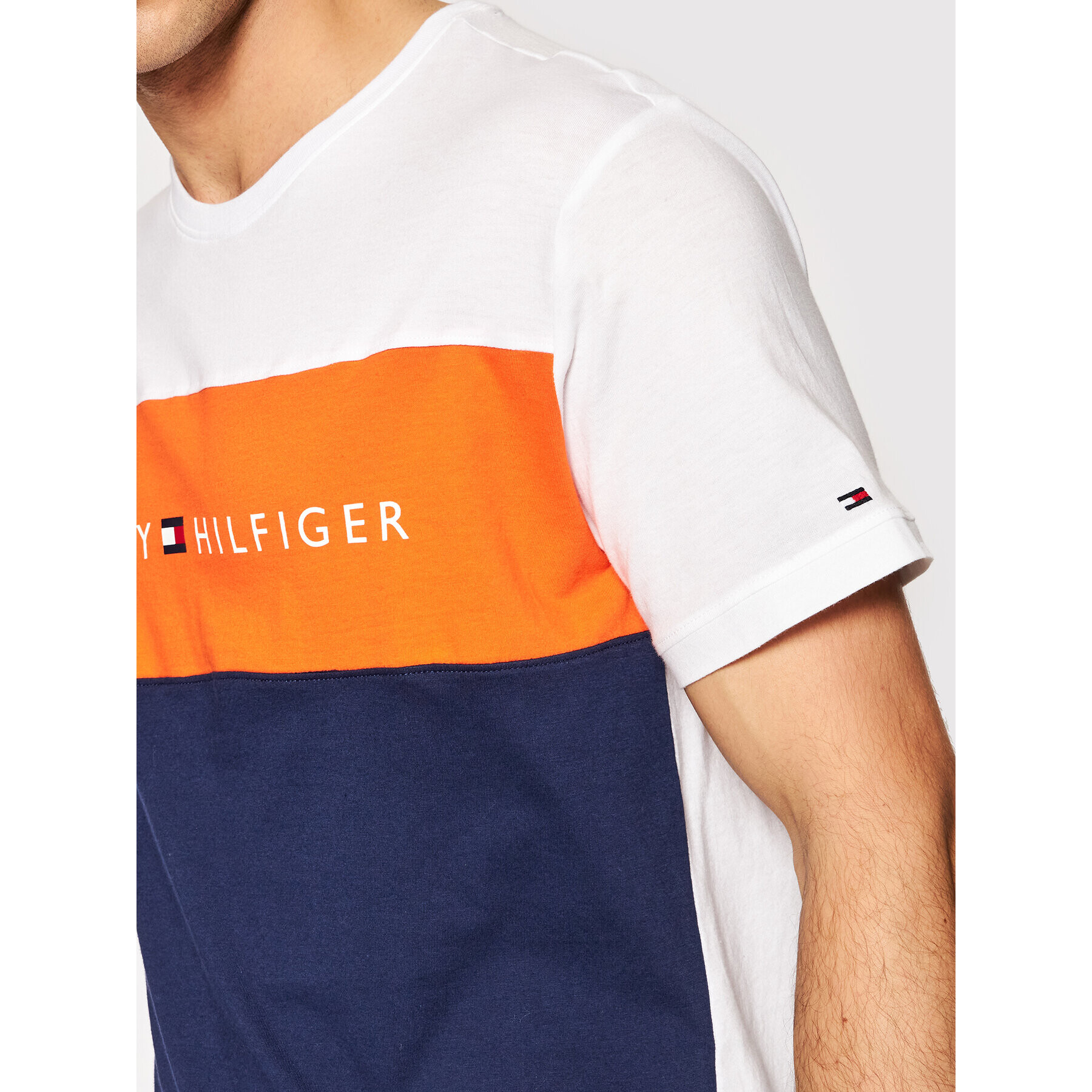 Tommy Hilfiger Тишърт Tee Logo UM0UM01170 Бял Regular Fit - Pepit.bg