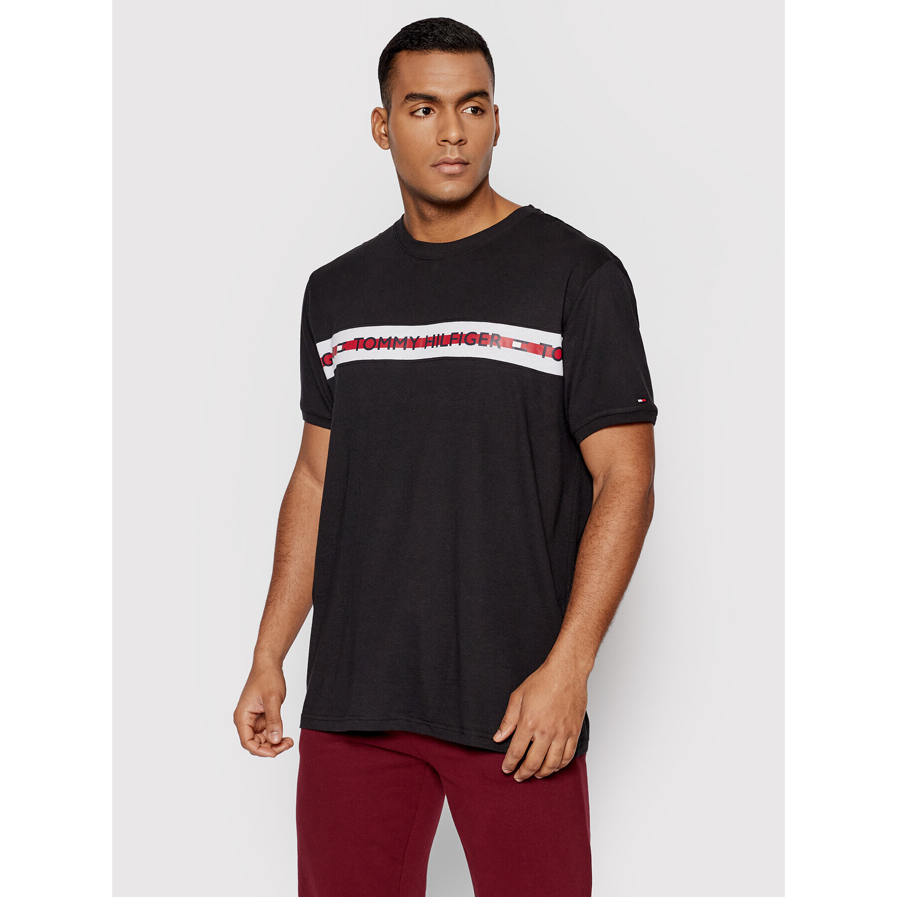 Tommy Hilfiger Тишърт Tee Logo UM0UM01915 Черен Regular Fit - Pepit.bg