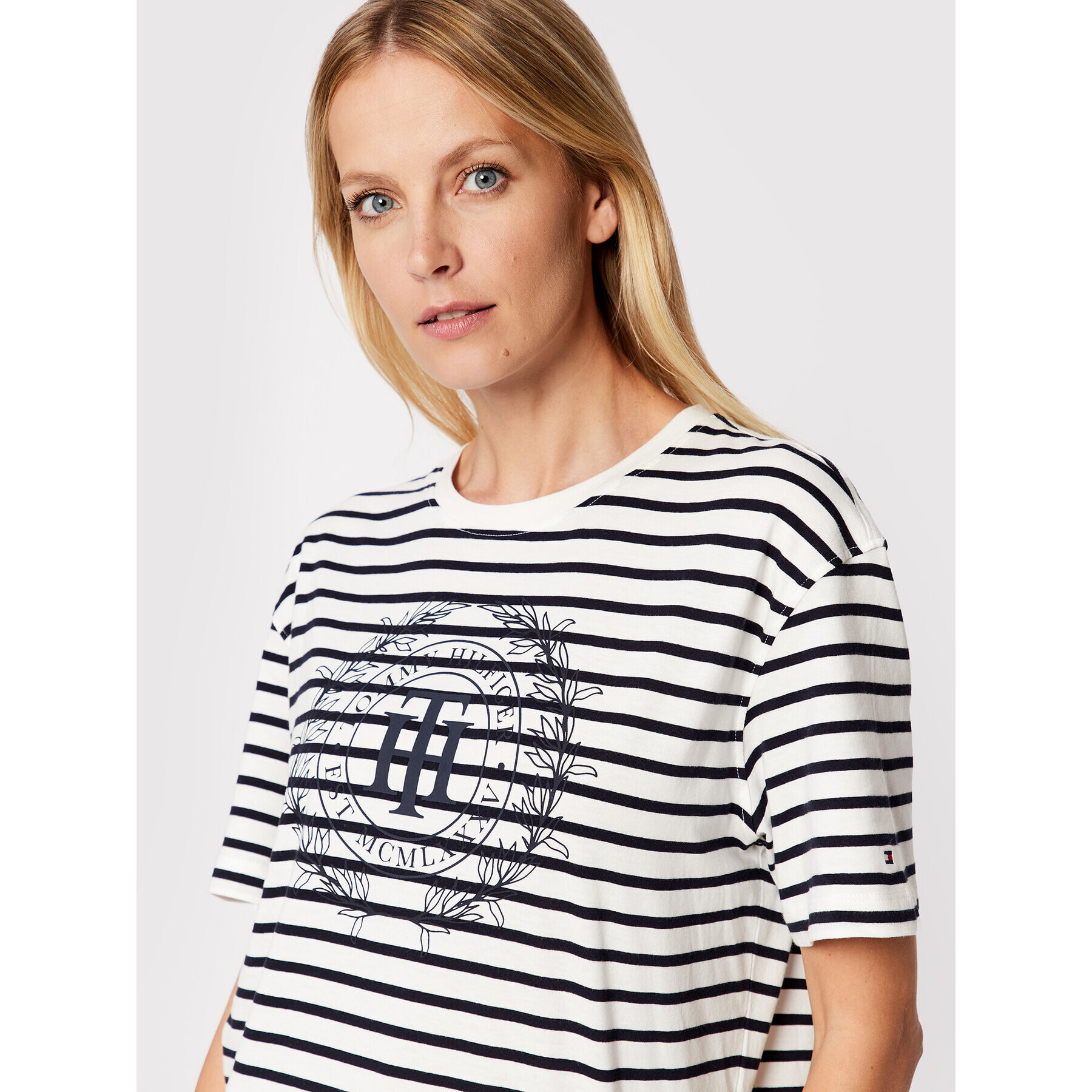 Tommy Hilfiger Тишърт Th Circle WW0WW33515 Тъмносин Relaxed Fit - Pepit.bg