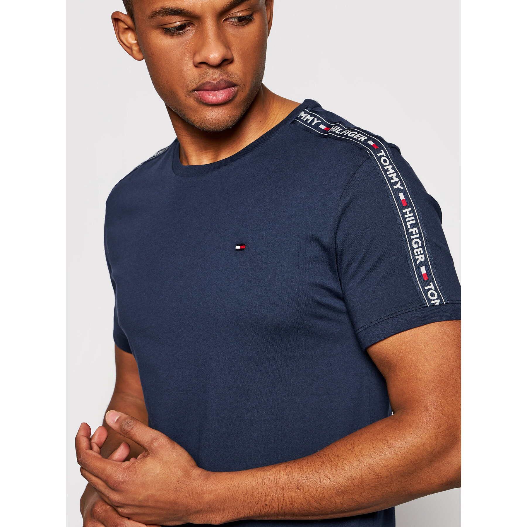 Tommy Hilfiger Тишърт UM0UM00562 Тъмносин Regular Fit - Pepit.bg