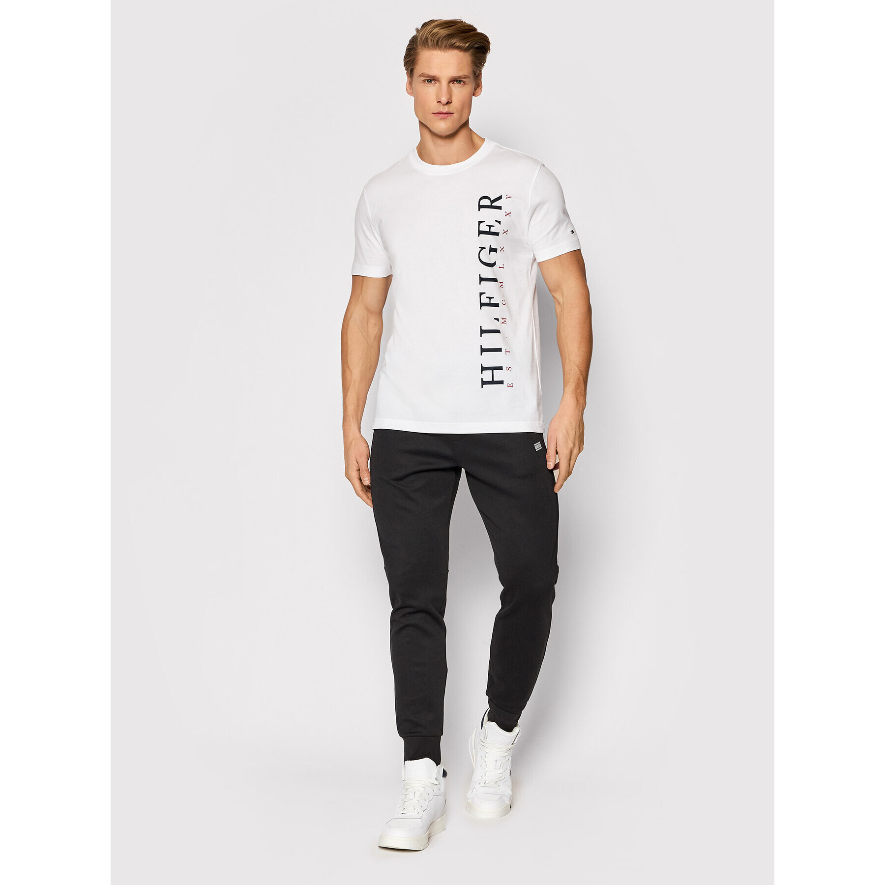 Tommy Hilfiger Тишърт Vertical Logo MW0MW22164 Бял Regular Fit - Pepit.bg