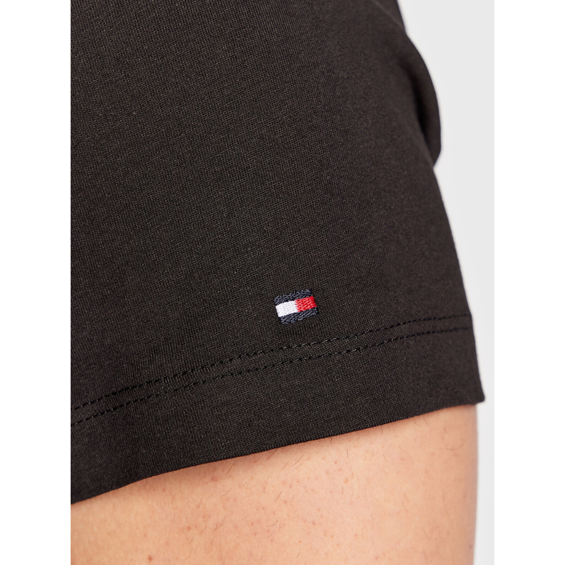 Tommy Hilfiger Тишърт Vertical MW0MW29668 Черен Slim Fit - Pepit.bg