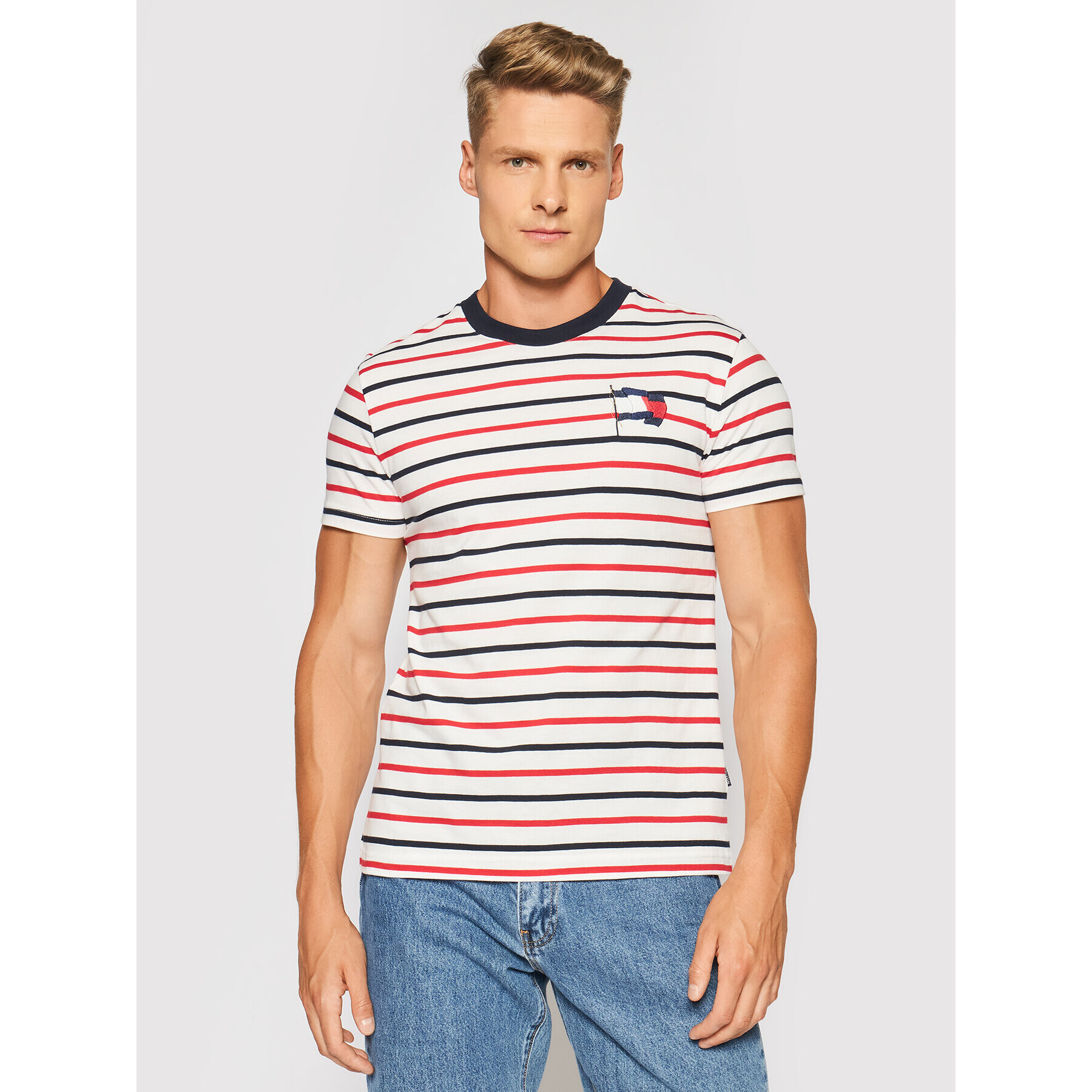 Tommy Hilfiger Тишърт Wavy Flag Stripe Tee MW0MW18736 Бял Regular Fit - Pepit.bg