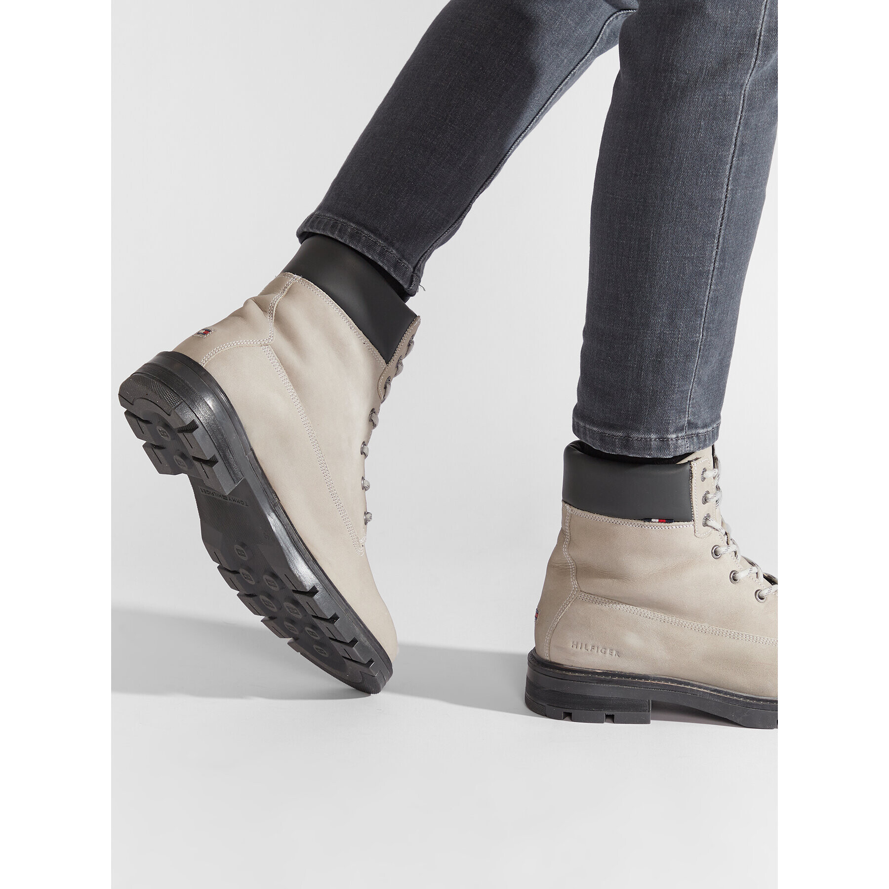 Tommy Hilfiger Туристически oбувки Padded Nubuck Boot FM0FM04205 Сив - Pepit.bg