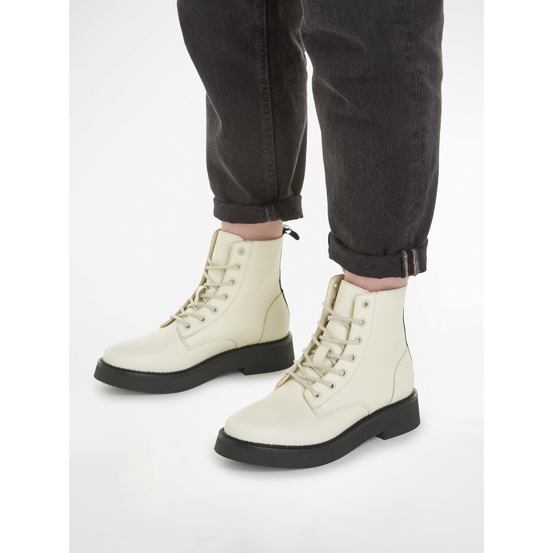 Tommy Jeans Боти Tjw Lace Up Flat Boot EN0EN02310 Екрю - Pepit.bg