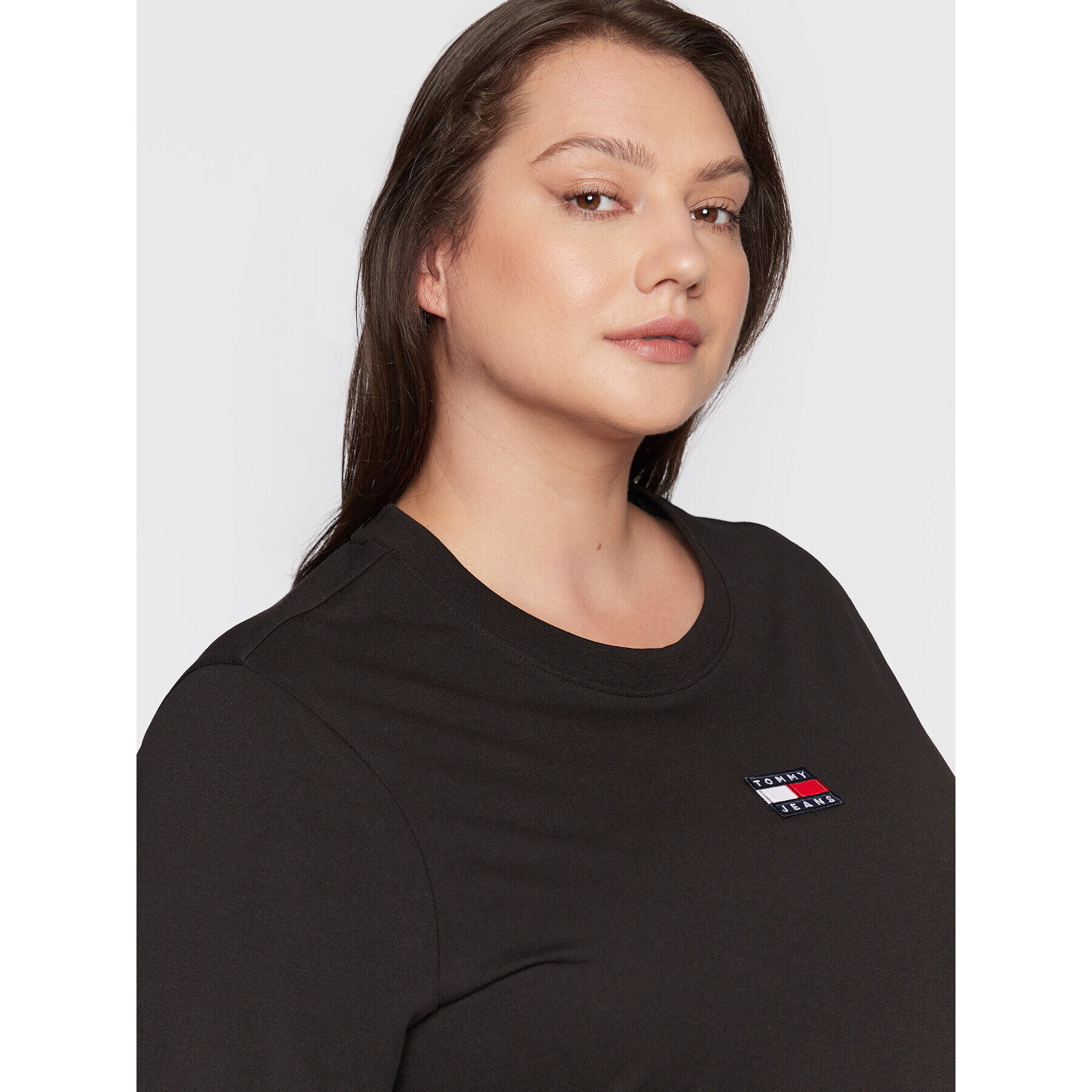 Tommy Jeans Curve Тишърт Center Badge DW0DW10556 Черен Regular Fit - Pepit.bg